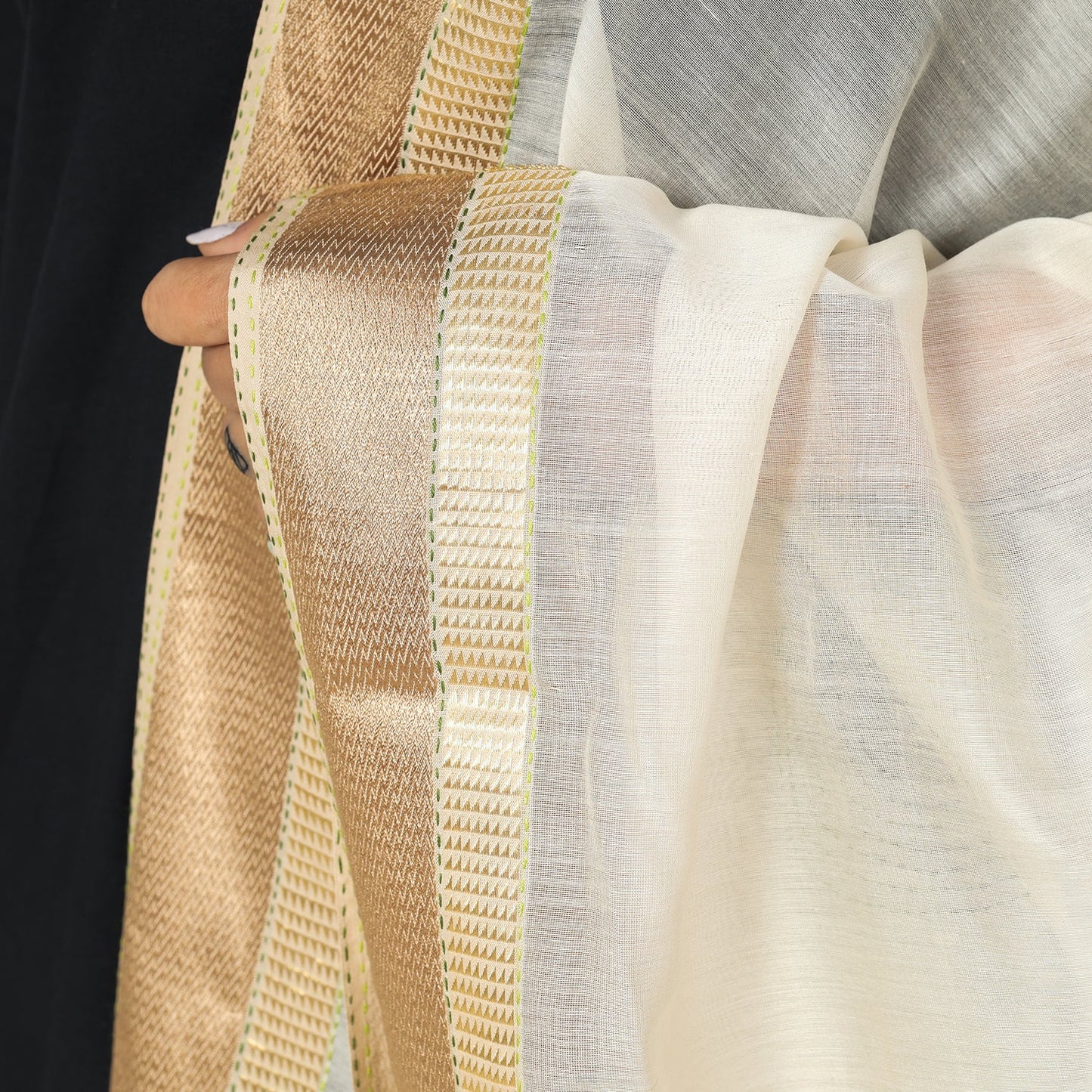  Kolaghat Kantha Zari Border Maheshwari Silk Dupatta with Tassels Online 