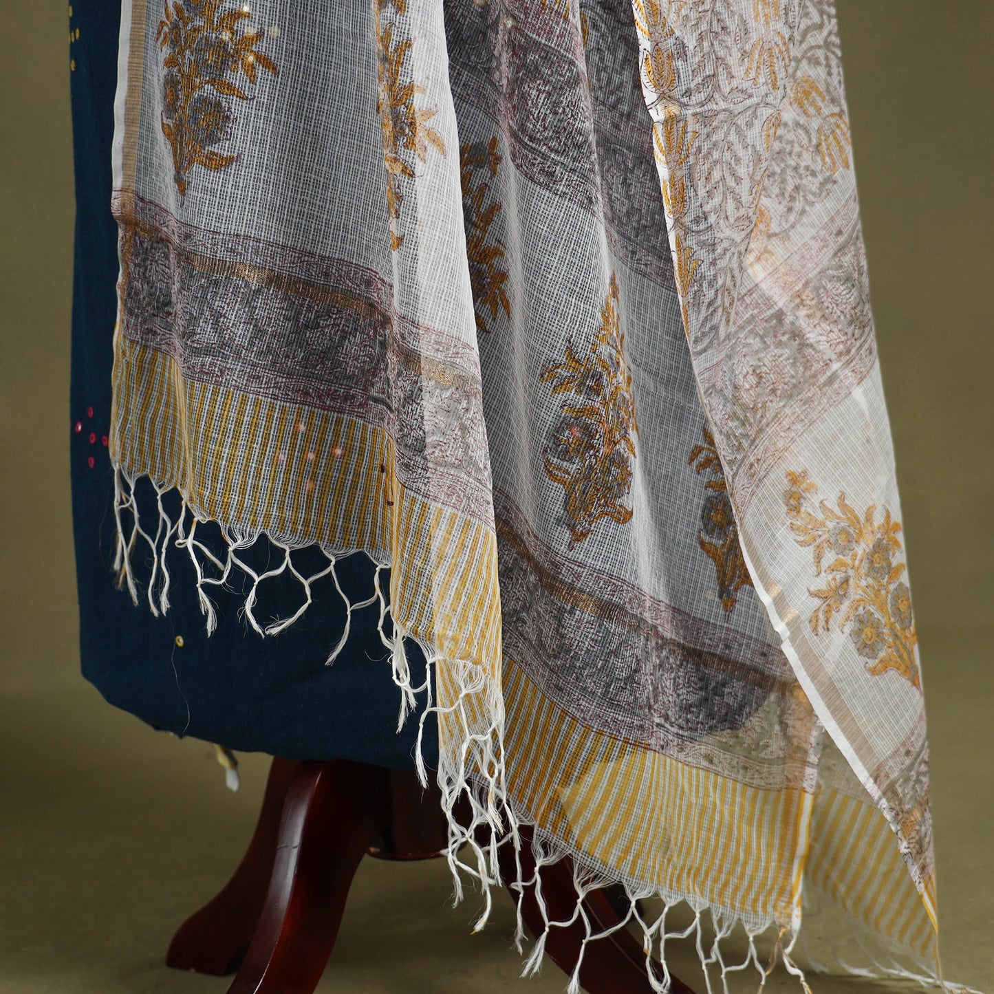 White - kota doria cotton sanganeri floral dupatta 33