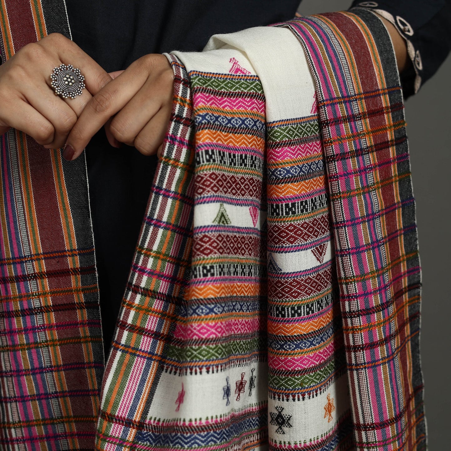  White Kutch Bhujodi Weaving Handloom Woolen Shawl