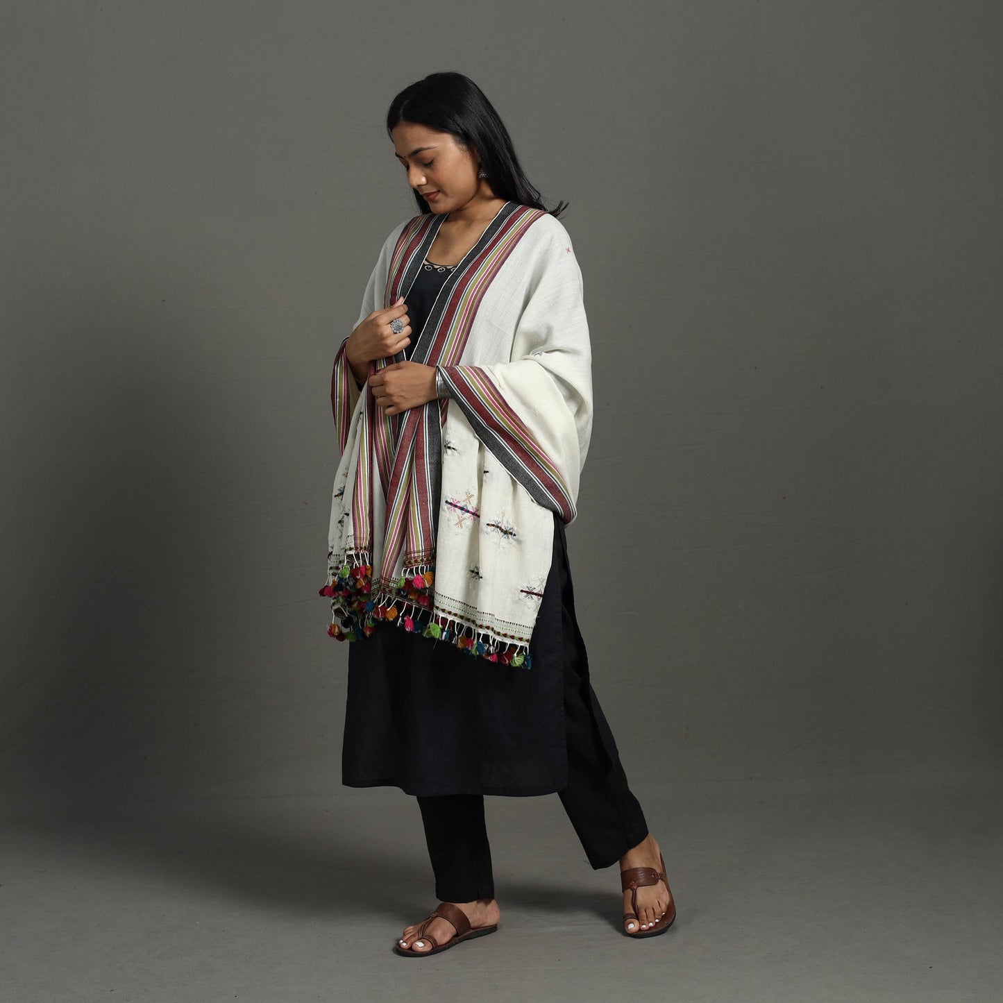 White Kutch Bhujodi Weaving Mirror Work Handloom Woolen Shawl