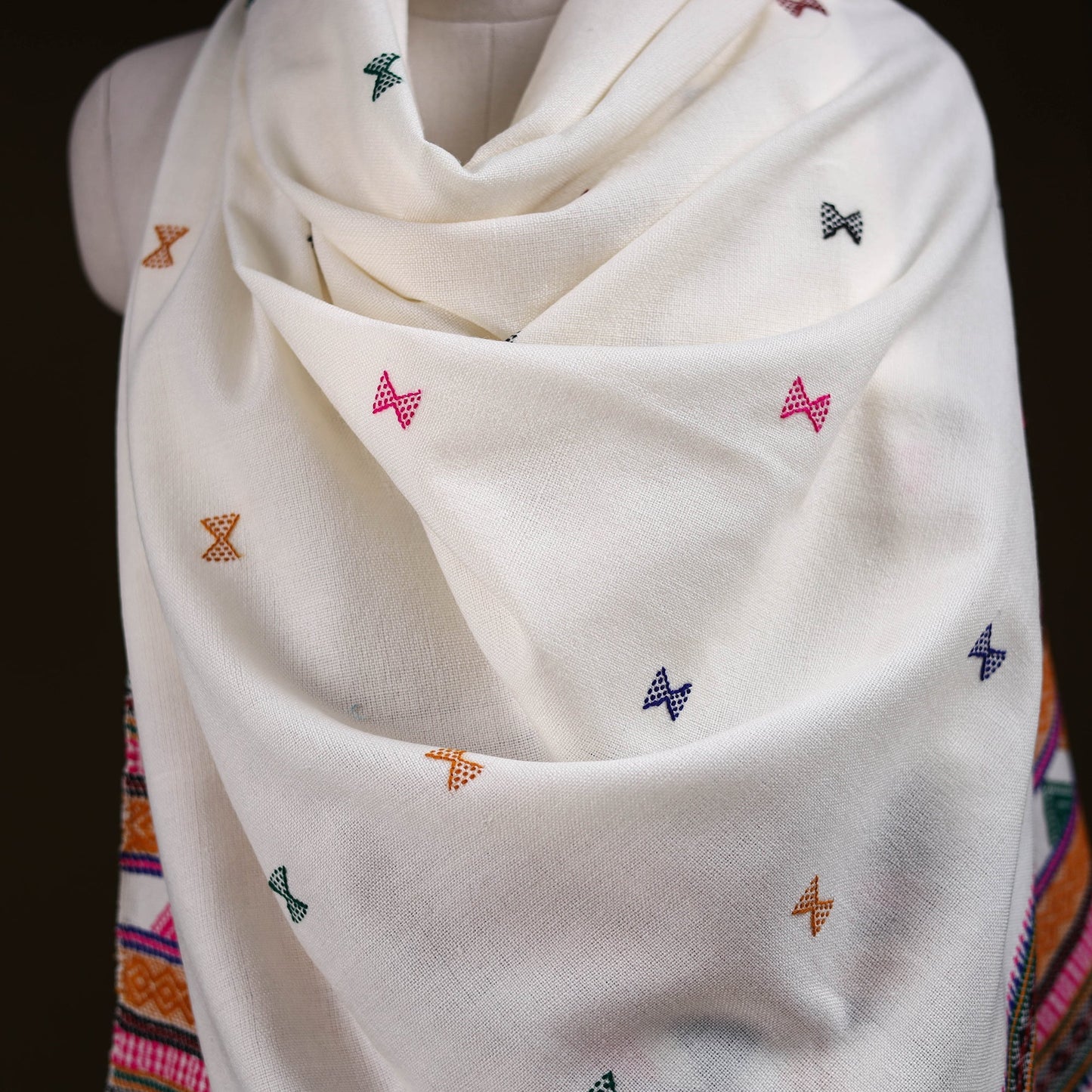 White - kutch bhujodi handwoven acrylic wool shawl 153