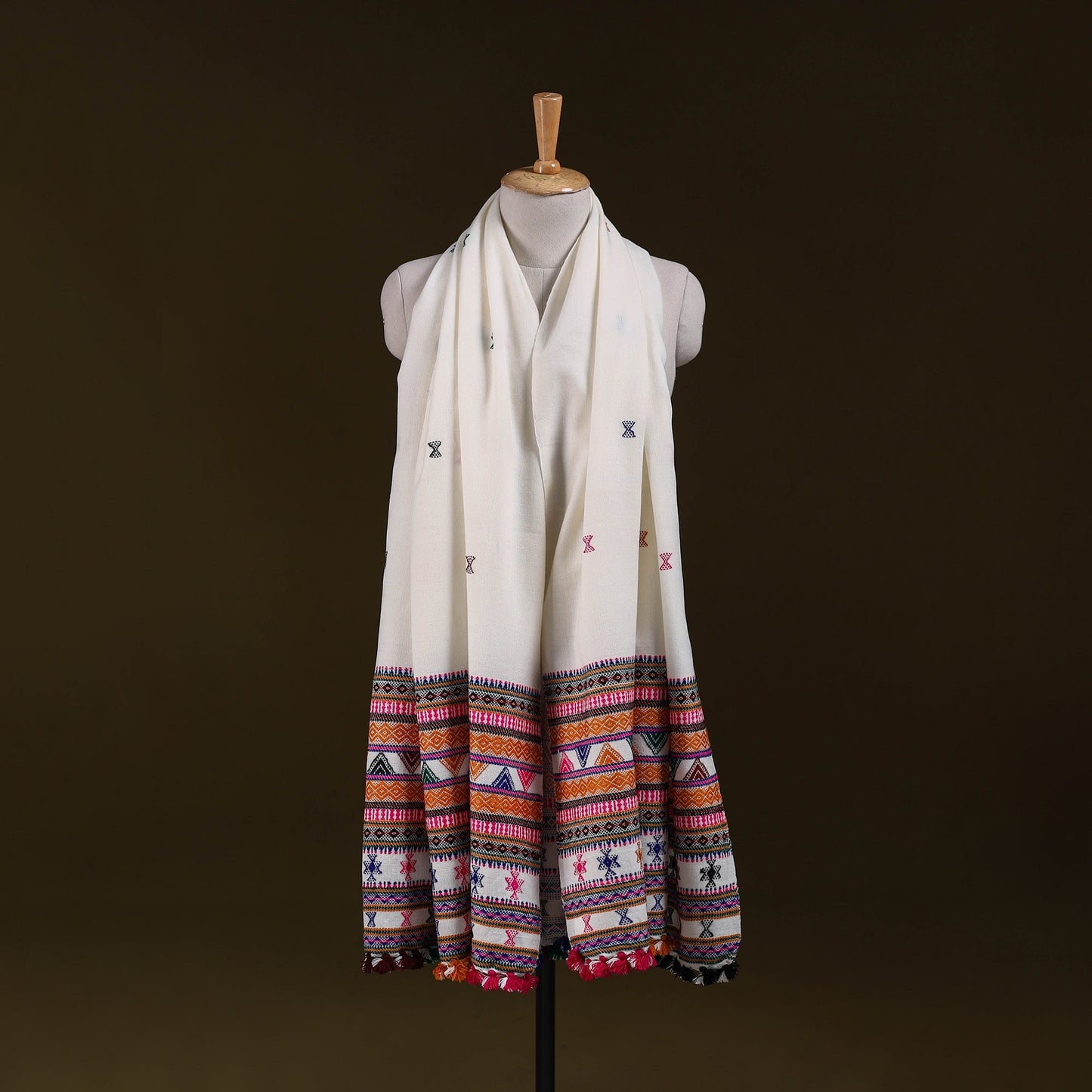 White - kutch bhujodi handwoven acrylic wool shawl 153