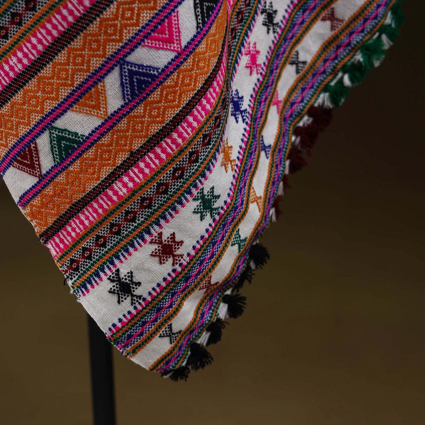 White - kutch bhujodi handwoven acrylic wool shawl 153