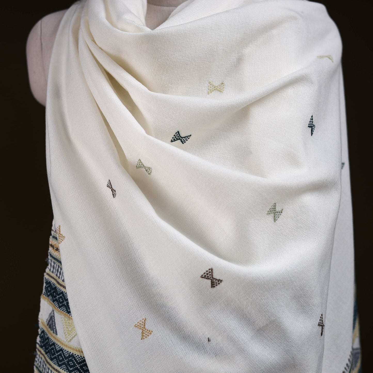 White - kutch handwoven acrylic wool shawl 154 - handcrafted