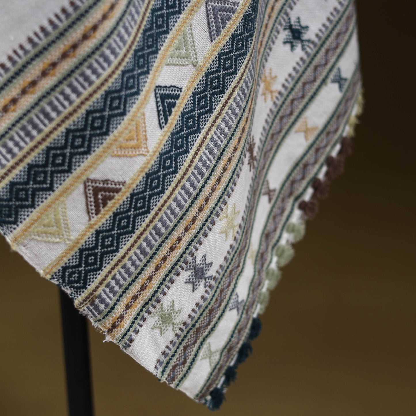 White - kutch handwoven acrylic wool shawl 154 - handcrafted