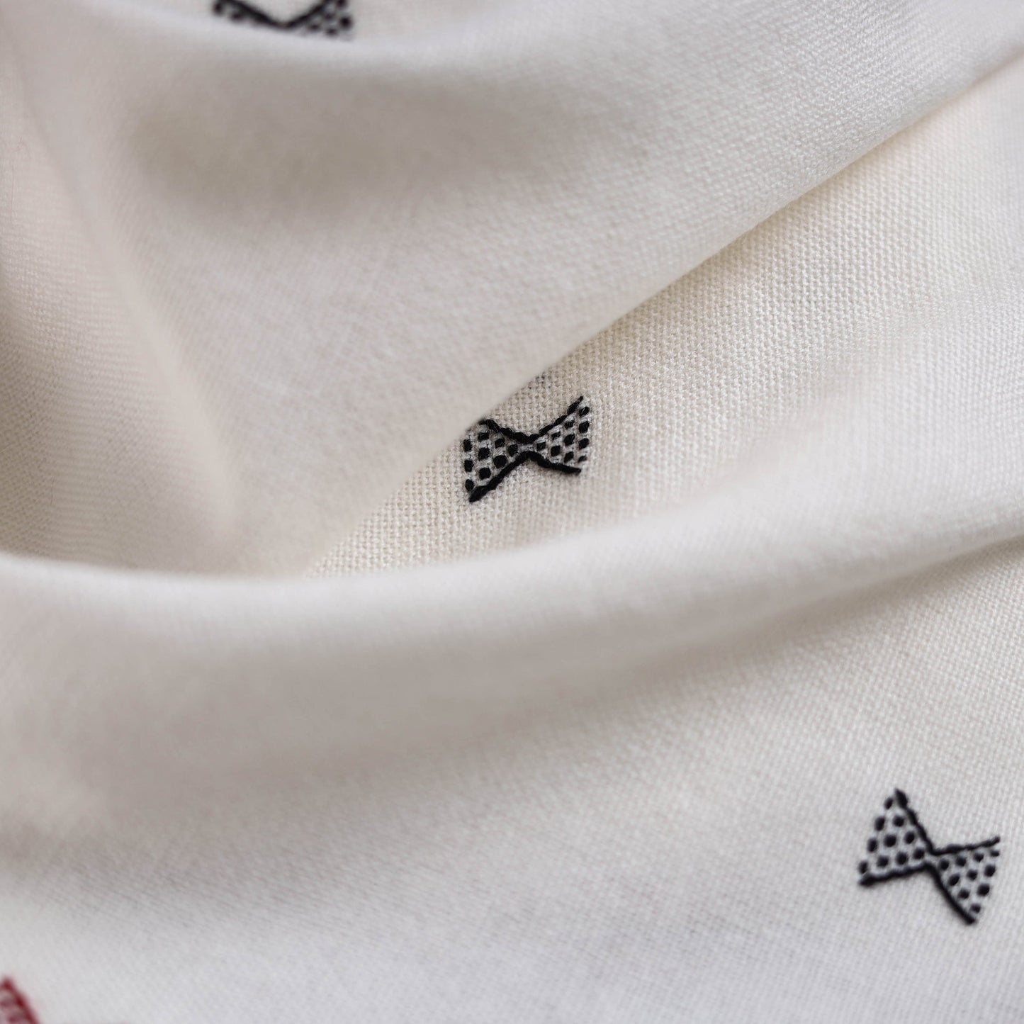 White - kutch bhujodi handwoven acrylic wool shawl 156