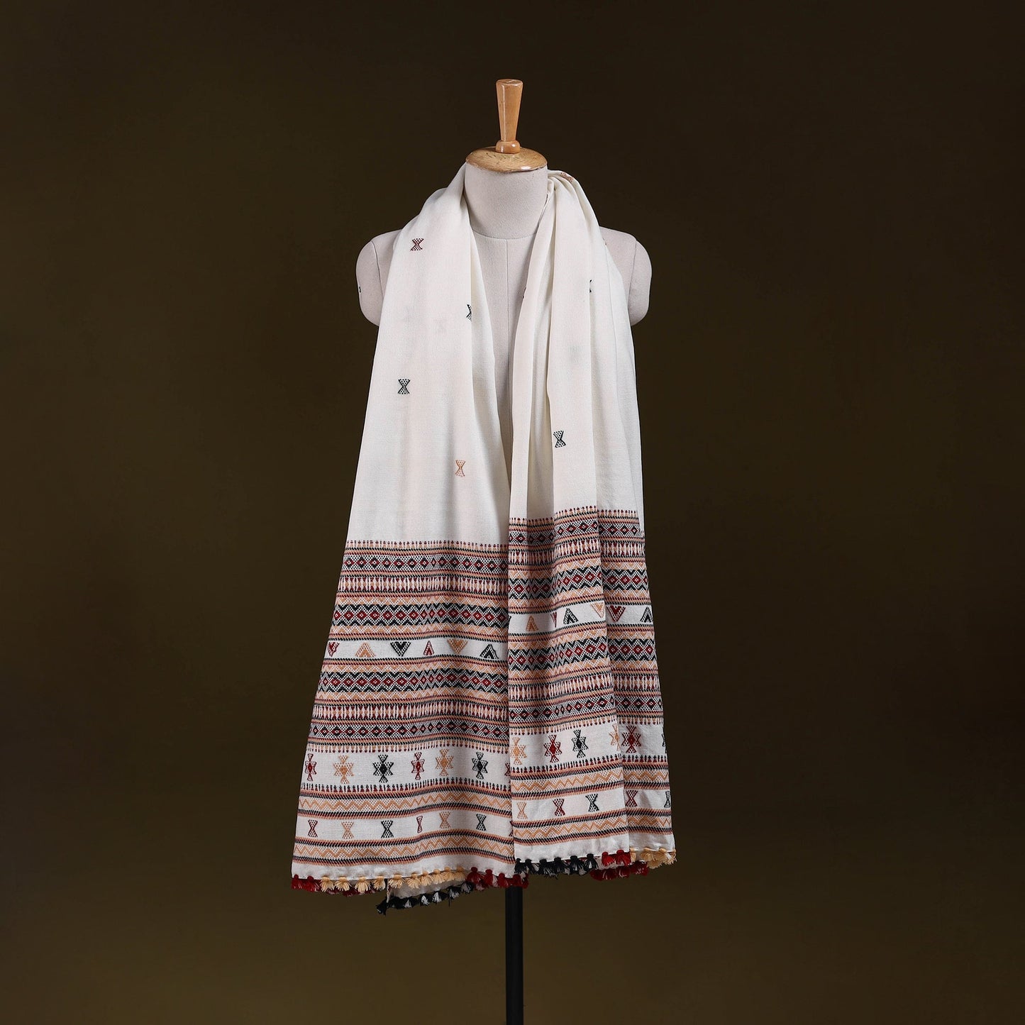 White - kutch bhujodi handwoven acrylic wool shawl 156