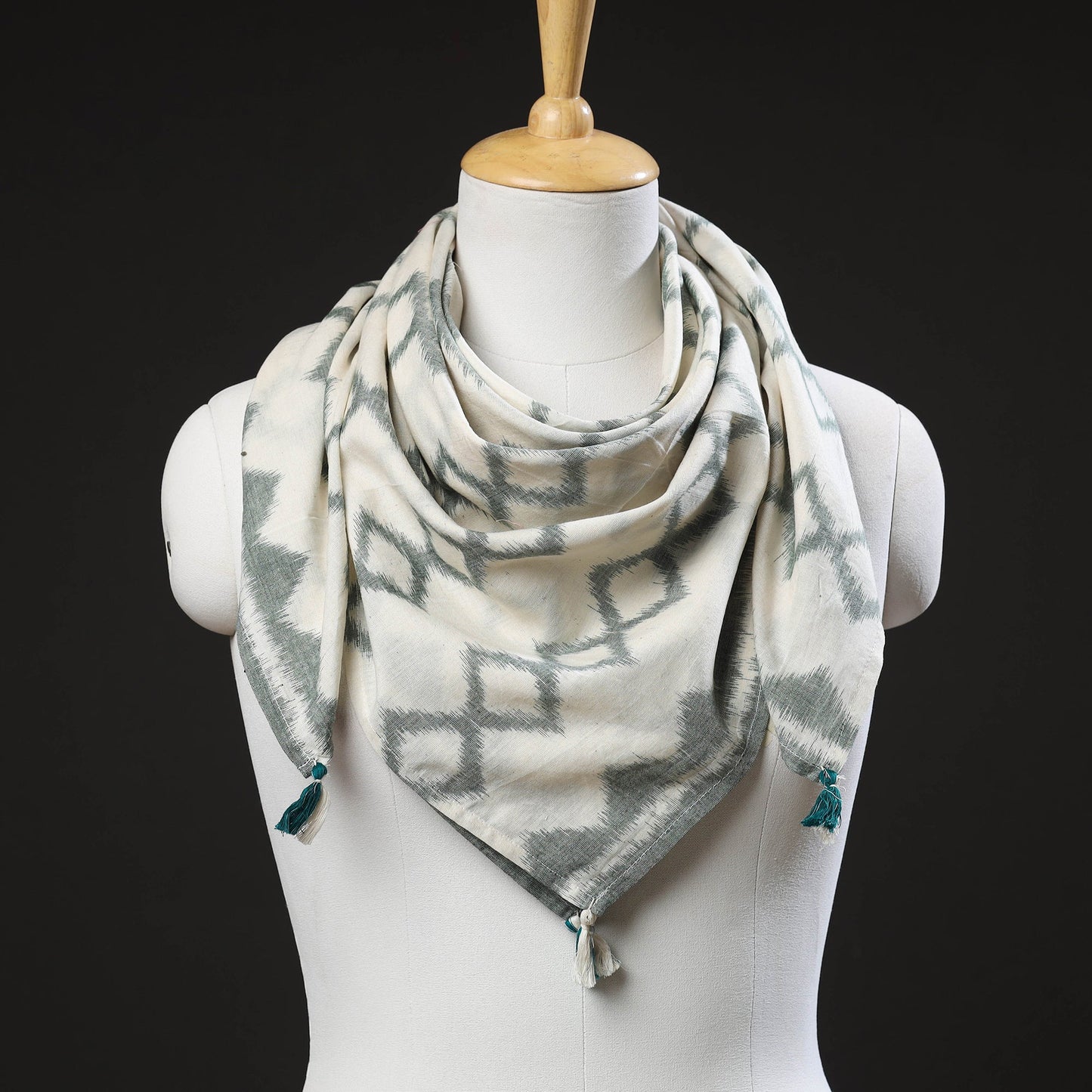 White Maniabandha Ikat Handloom Cotton Scarf 