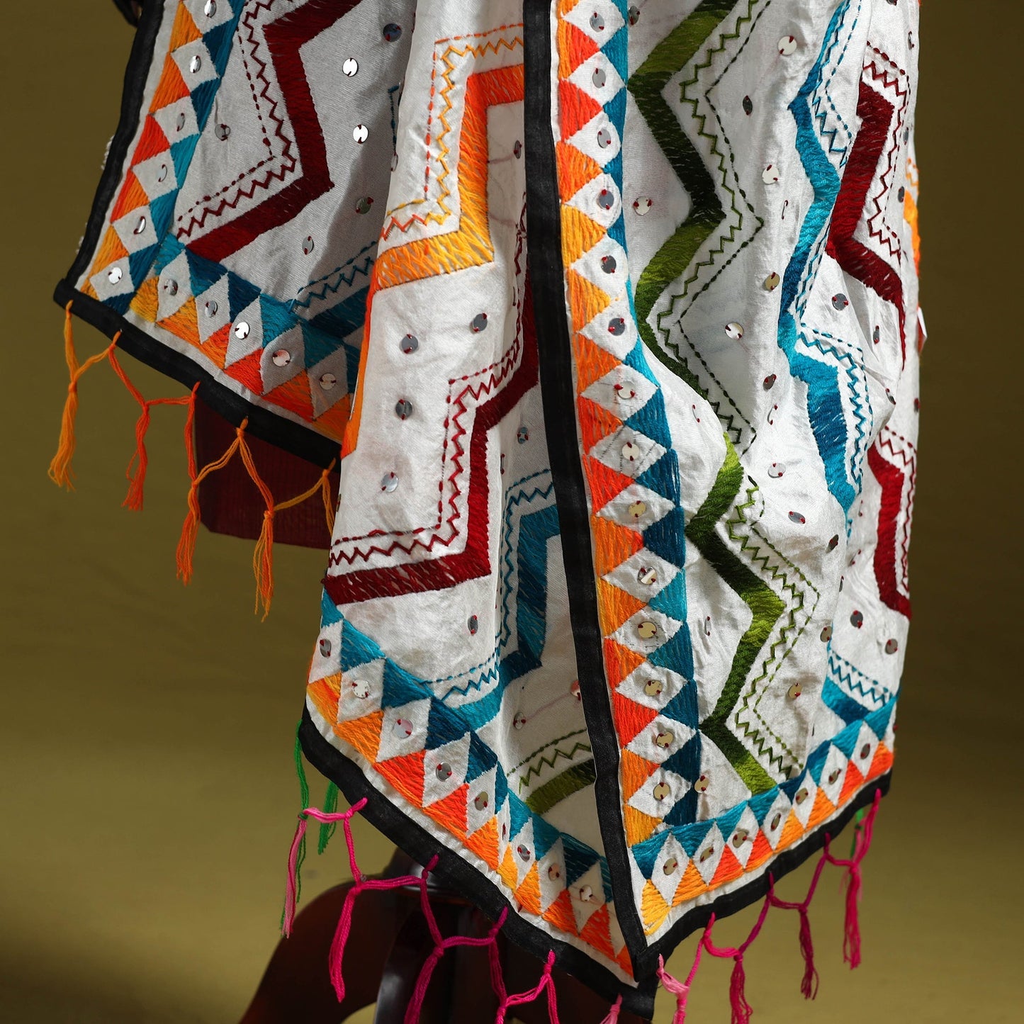 Ranihati chanderi silk zig zag hand embroidery dupatta 01