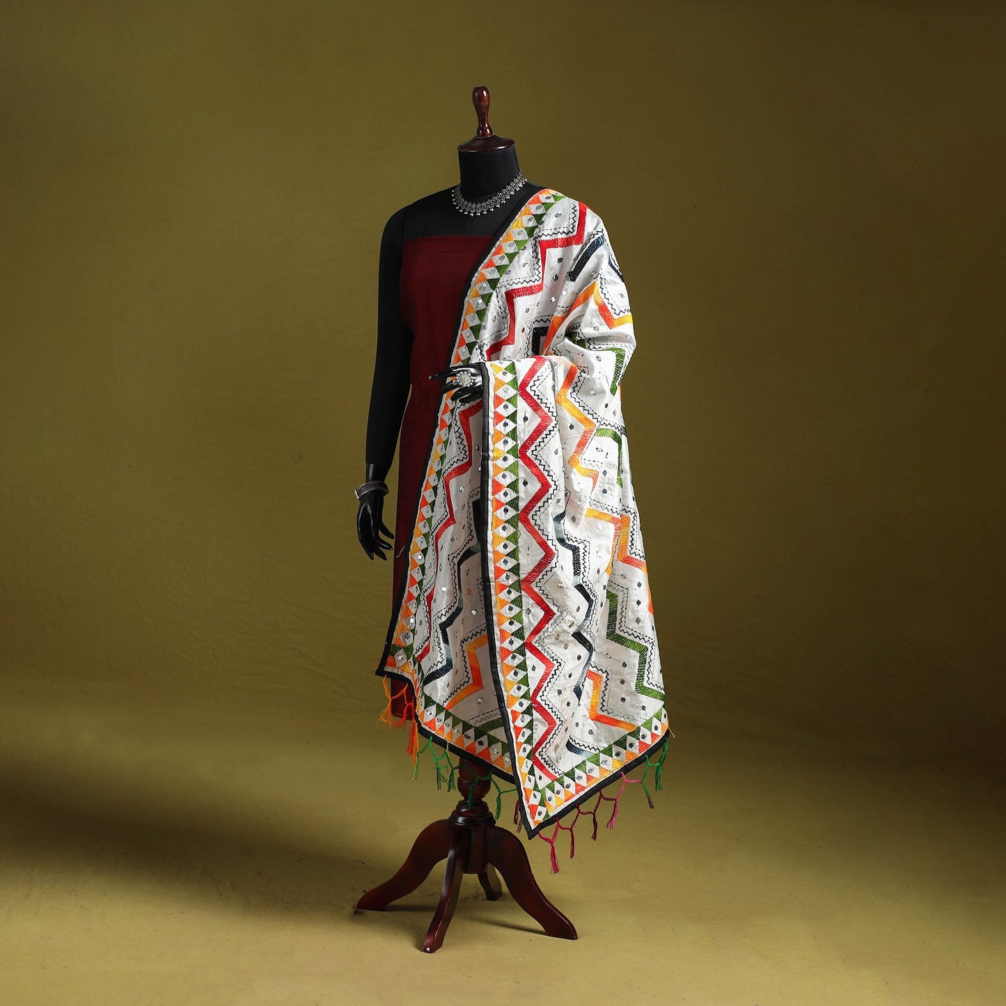 Ranihati chanderi silk zig zag hand embroidery dupatta 03