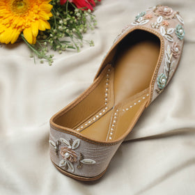 White Handstitched Embroidered Jutti 