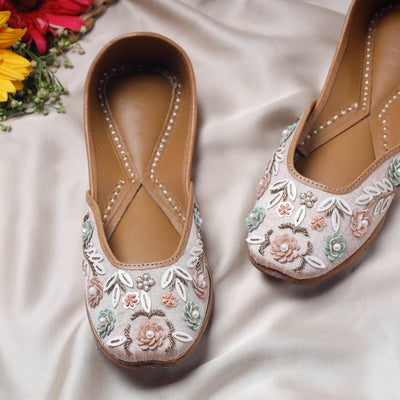 White Handstitched Embroidered Jutti 
