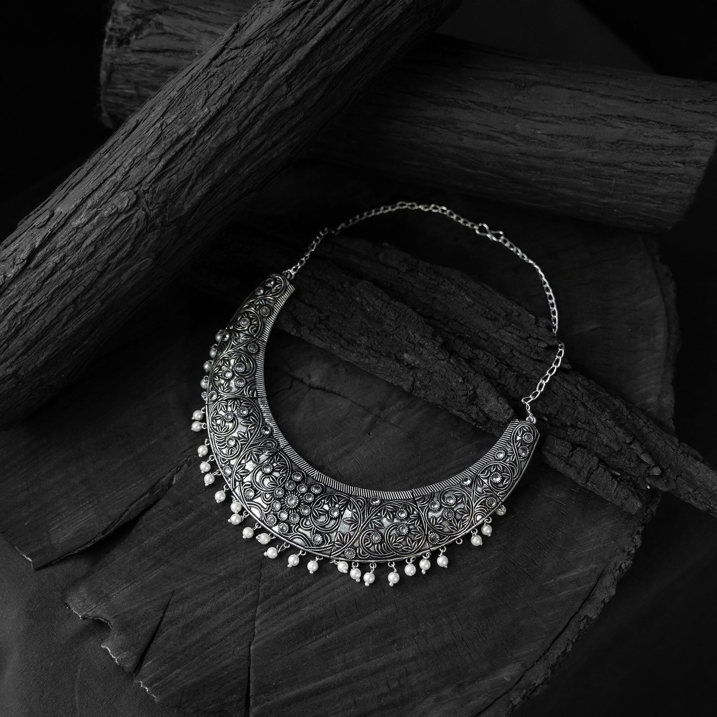 White - saanjh bela crystal floral oxidised necklace set