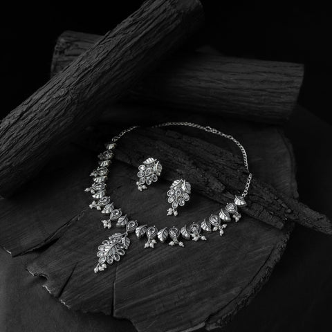 White - saanjh bela crystal leaves oxidised necklace set