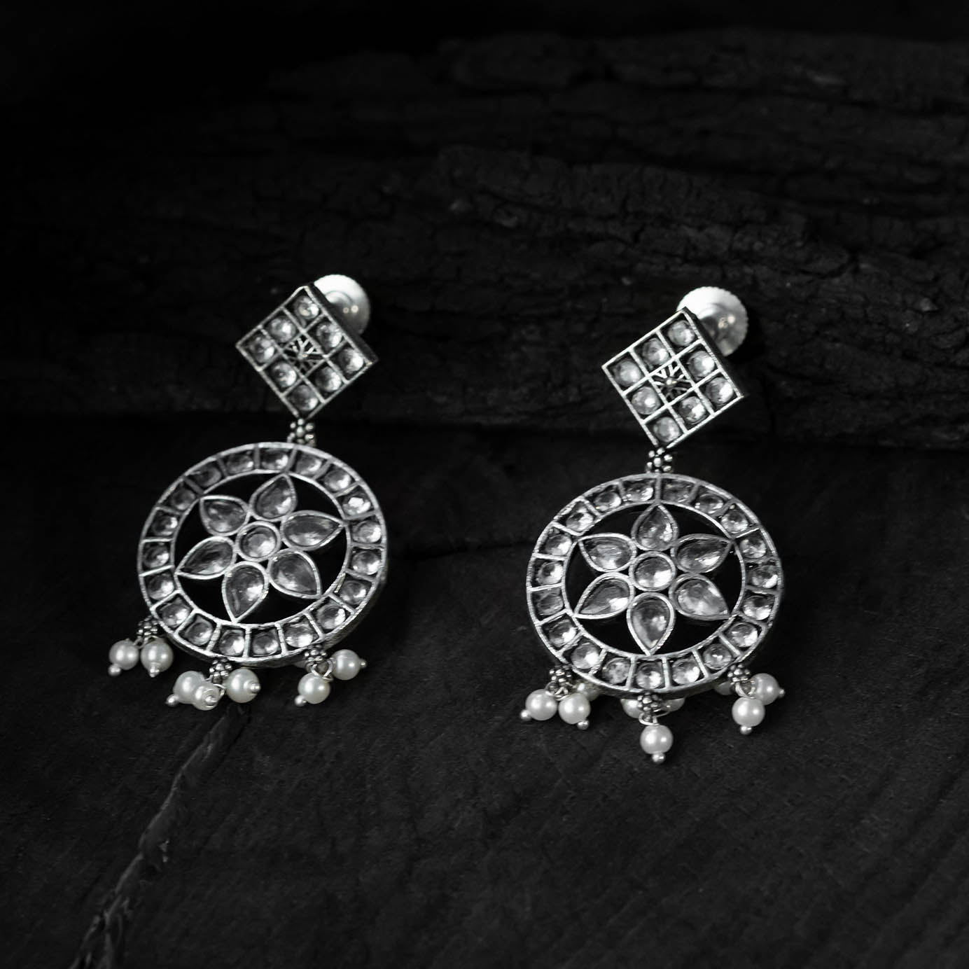 White - saanjh bela crystal lotus oxidised necklace set