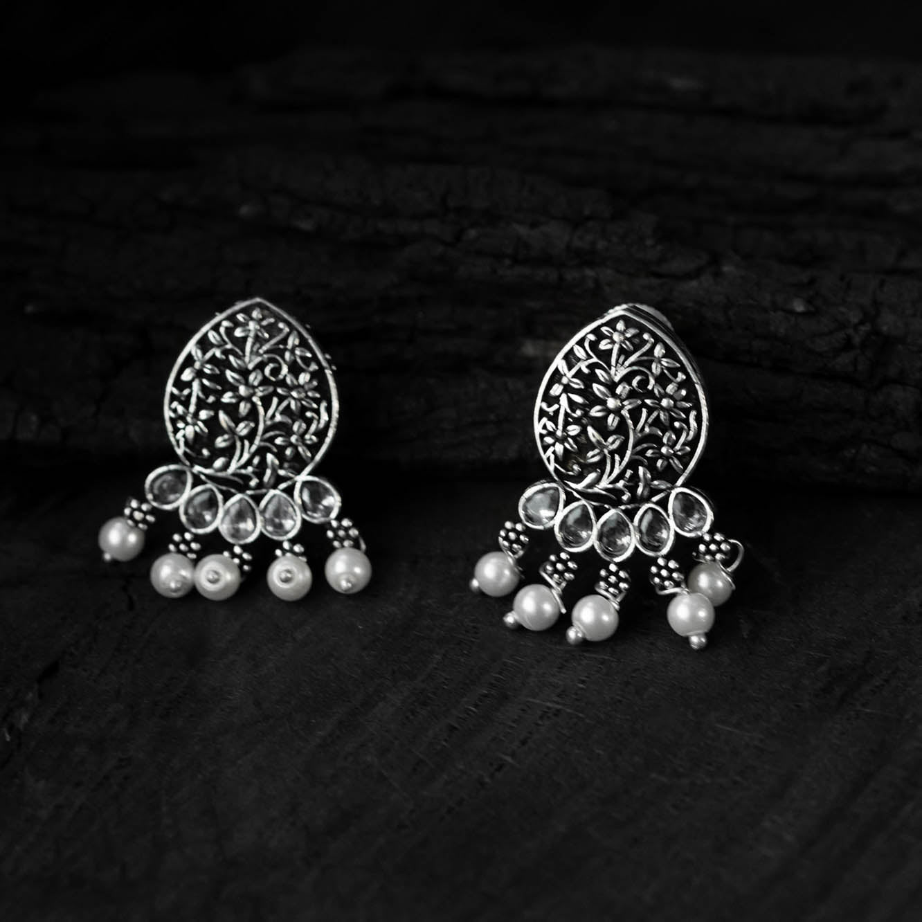 White - saanjh bela floral oxidised necklace set