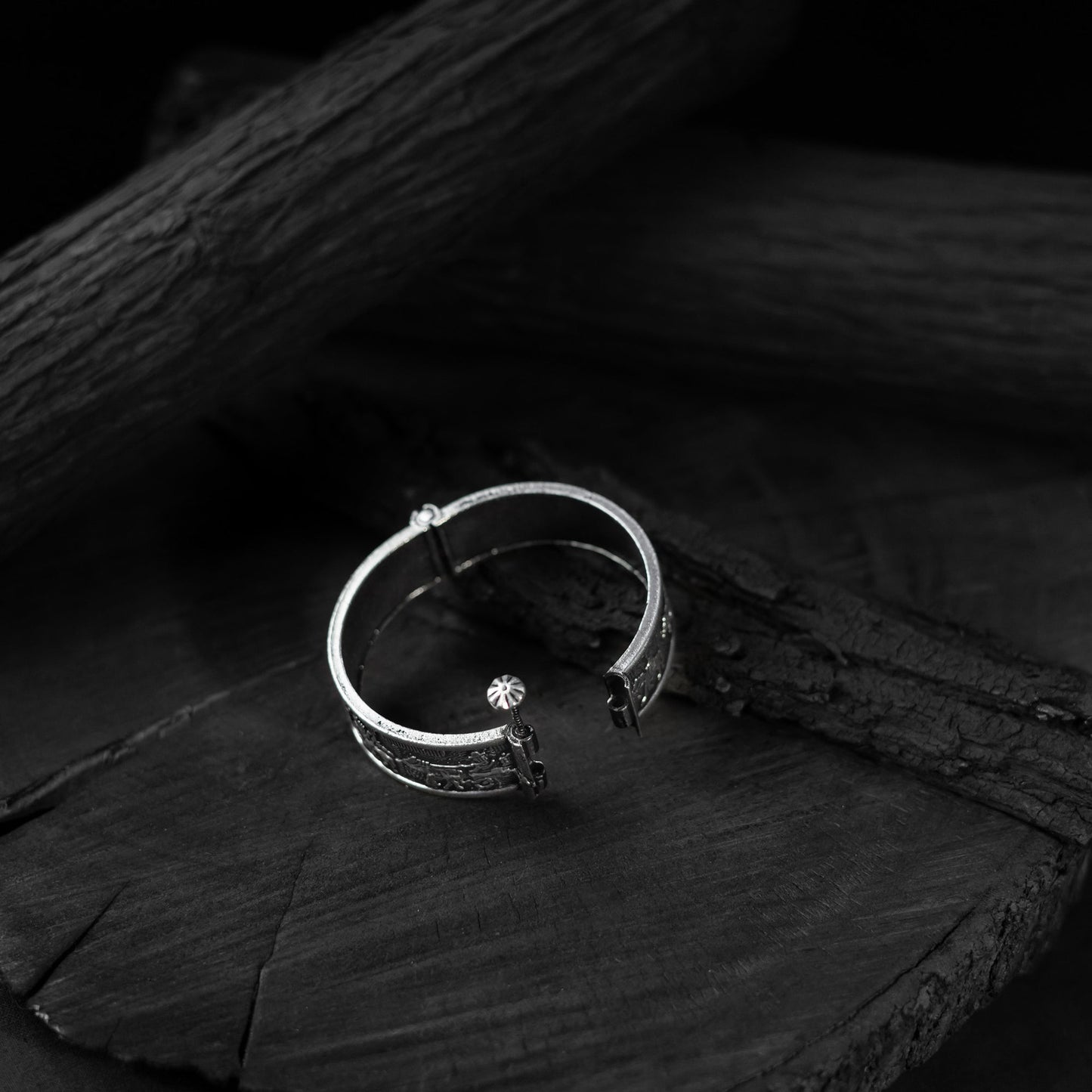 White - saanjh bela horse & rider oxidised bangle