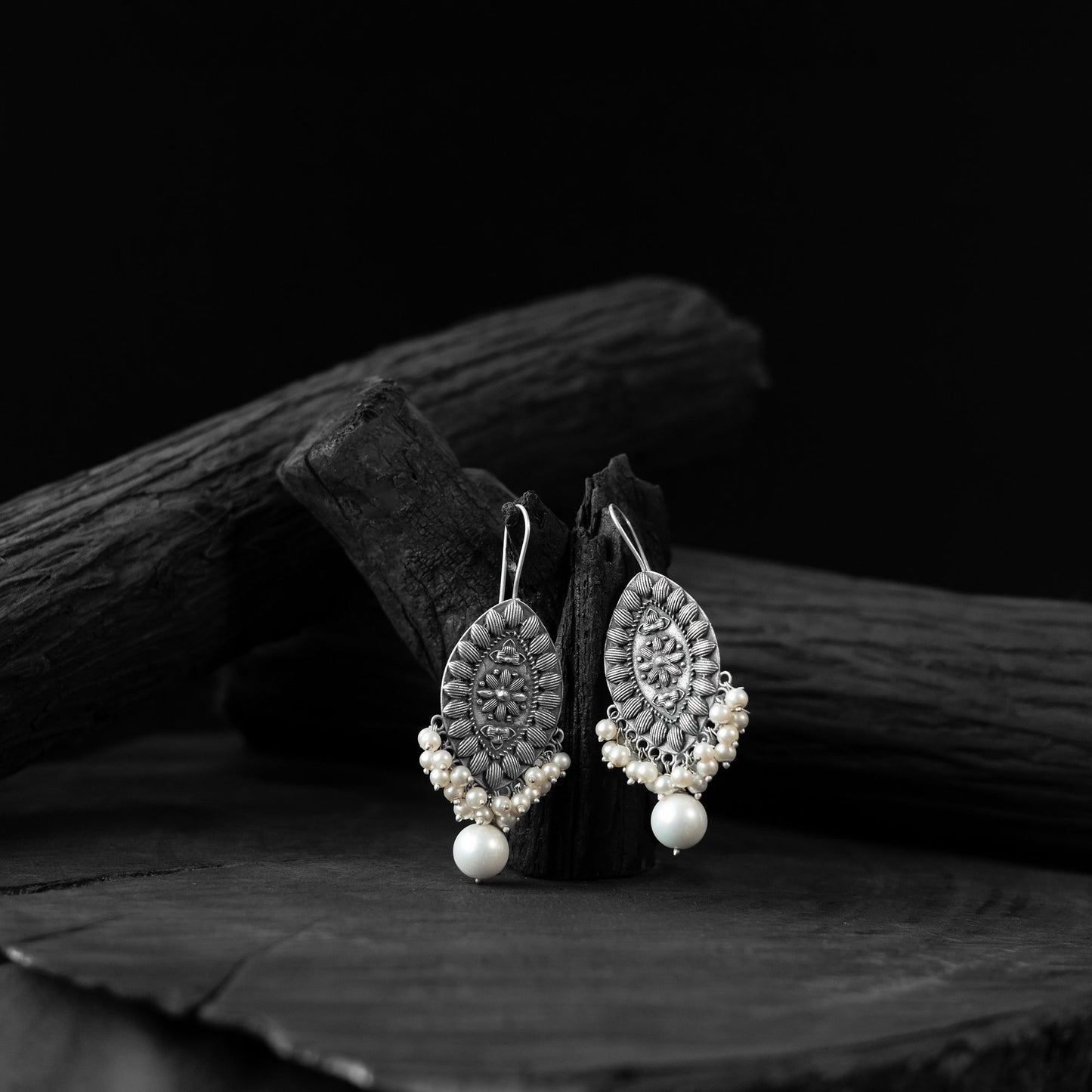 White - saanjh bela oval shape floral oxidised earring