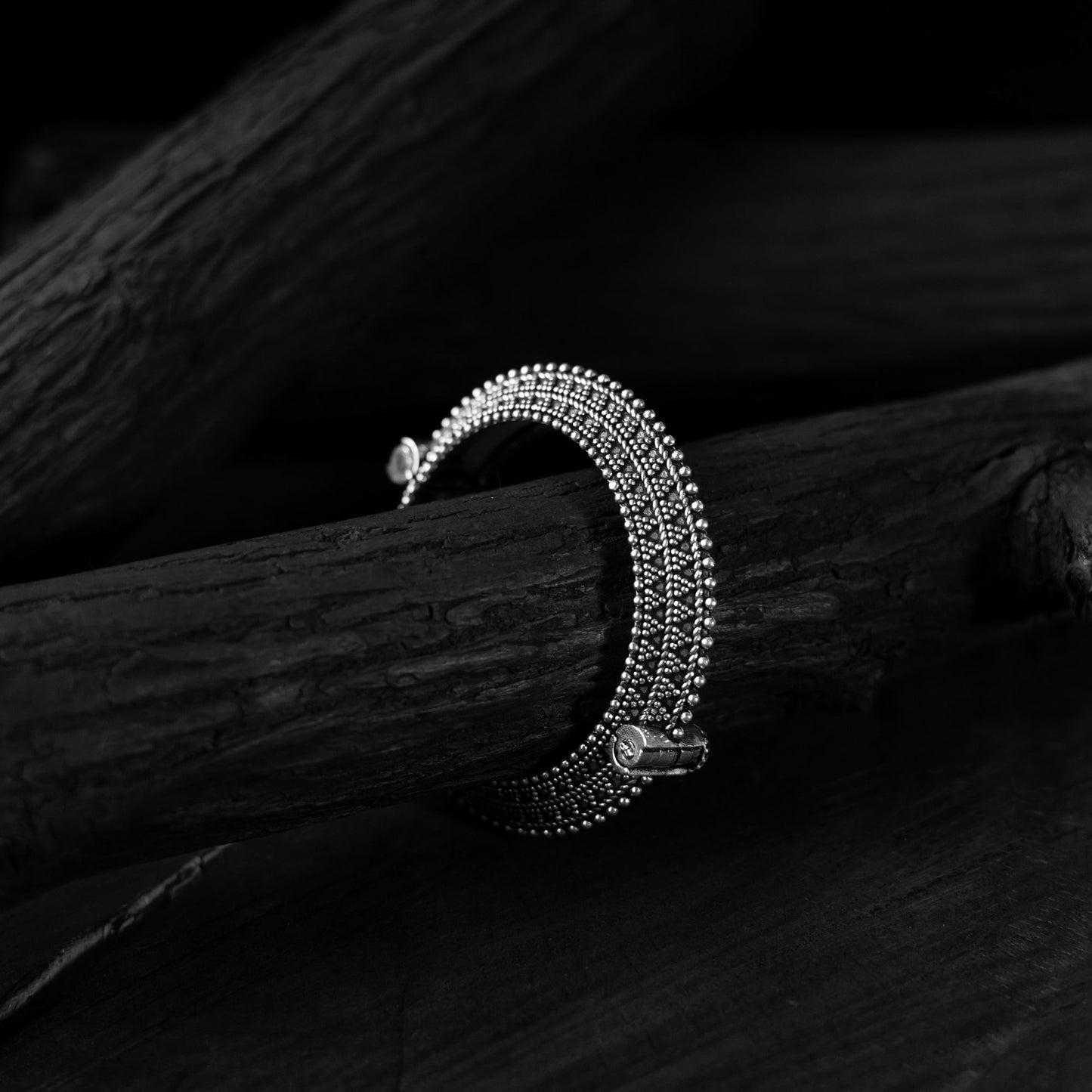 White - saanjh bela temple carved oxidised bangle