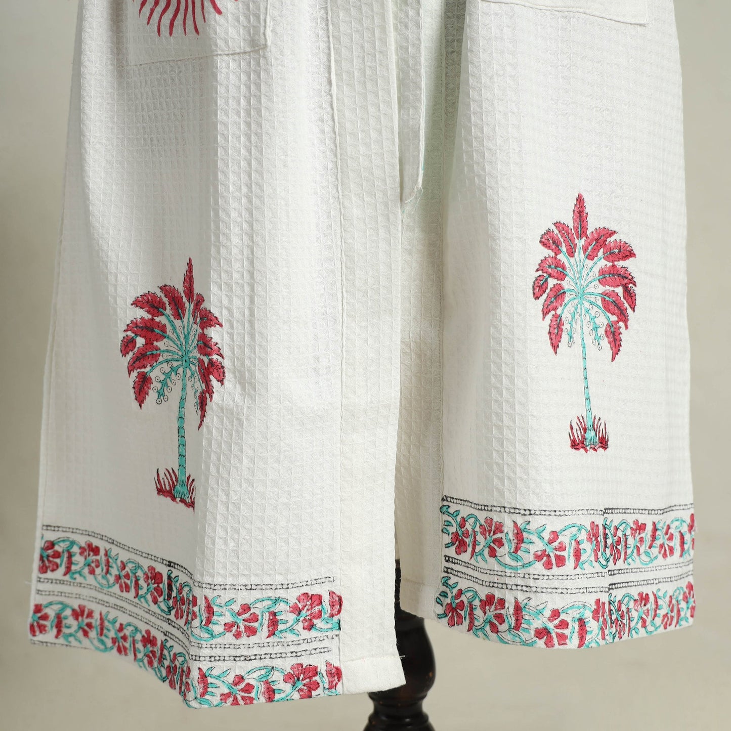 White - sanganeri waffle weave handwoven bath robe 02
