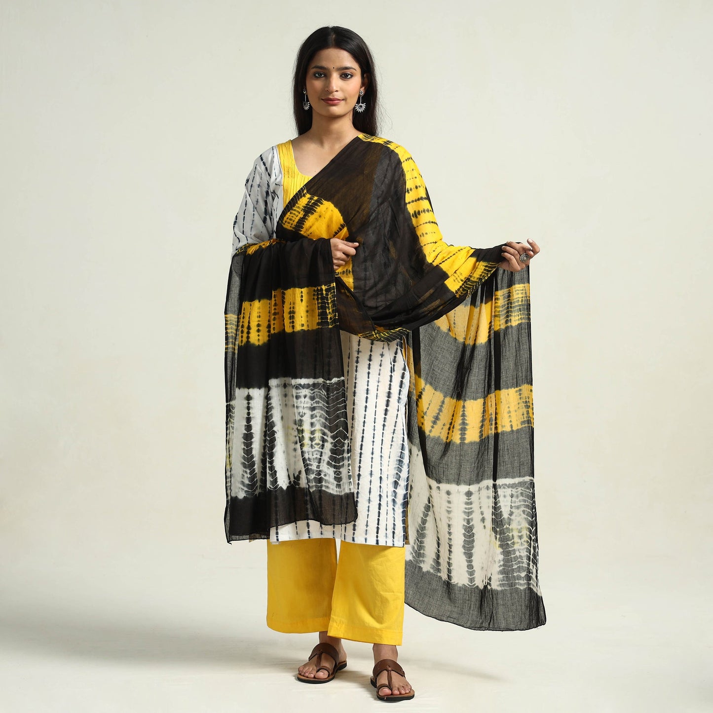 Buy Shibori Tye-Dye Mul Cotton Kurta with Palazzo & Dupatta Set Online at iTokri.com