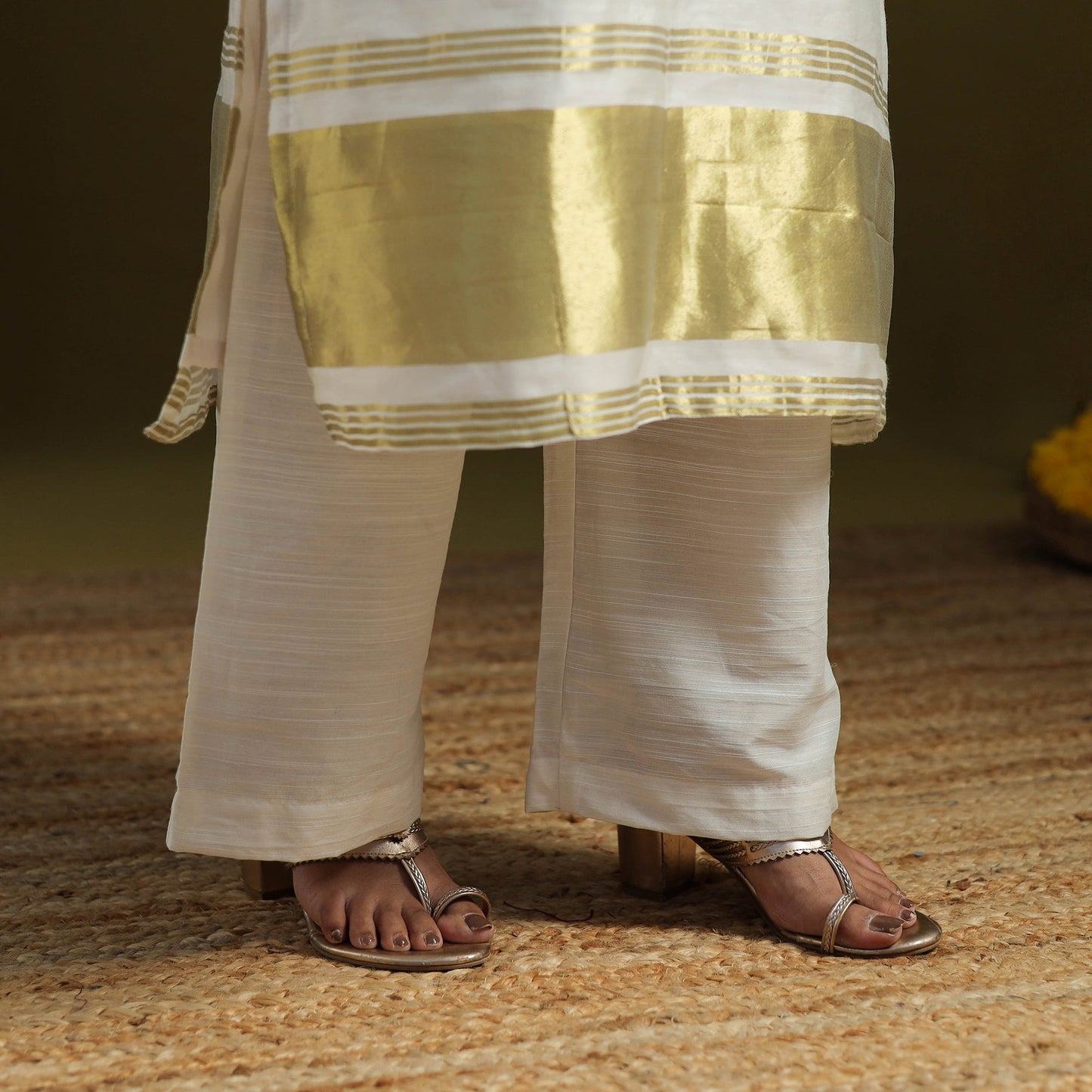 White - silk bandhani kurta set with lagdi patta (set of 2)