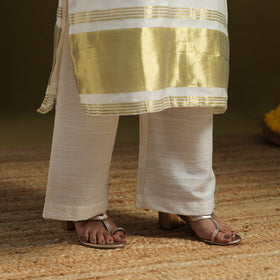 White - silk bandhani kurta set with lagdi patta (set of 2)