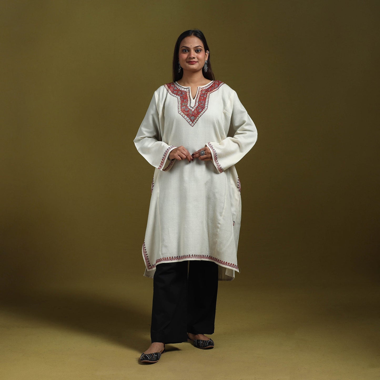 Sozni hand embroidered kashmiri merino wool pheran 54