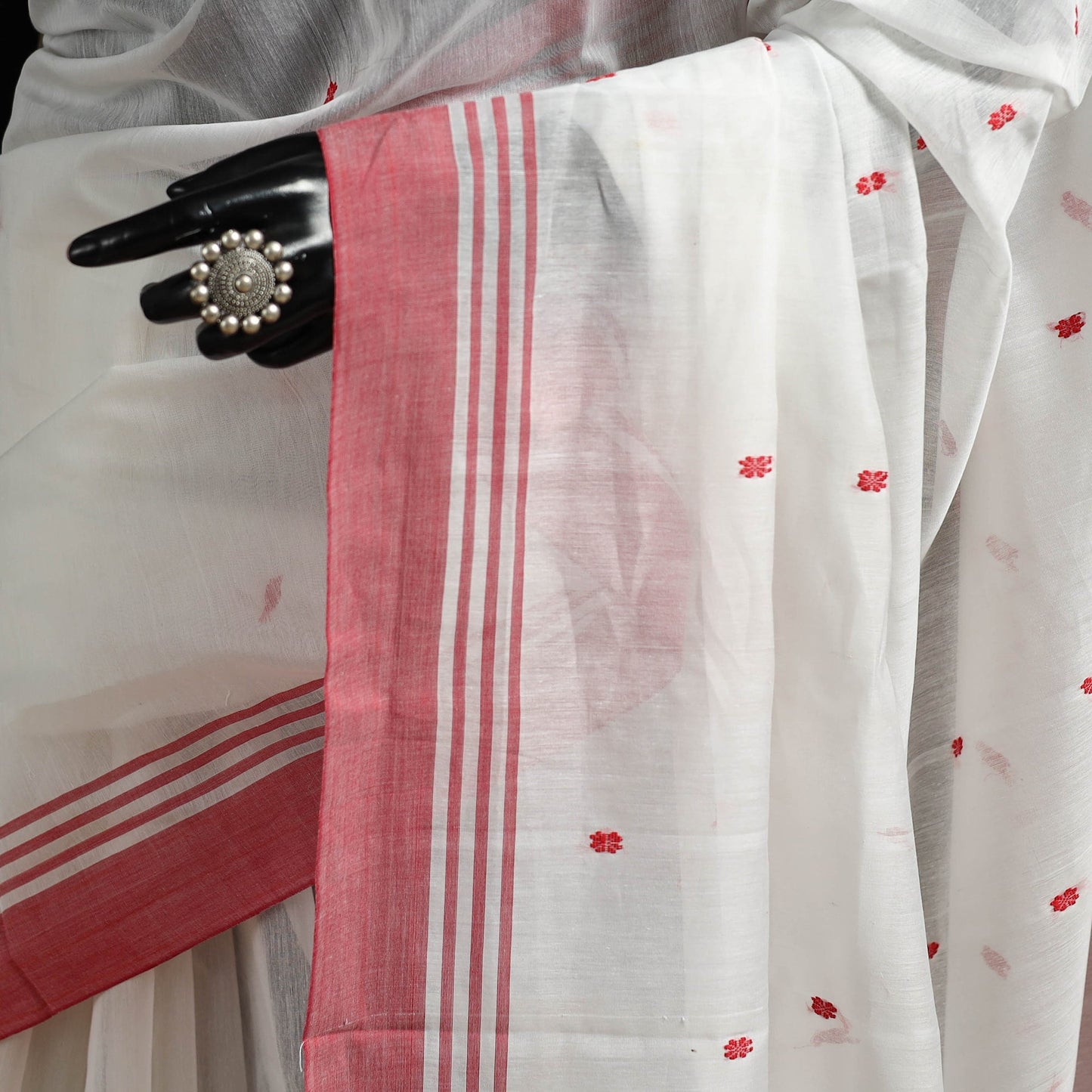 White - traditional handloom buti chanderi silk saree 07