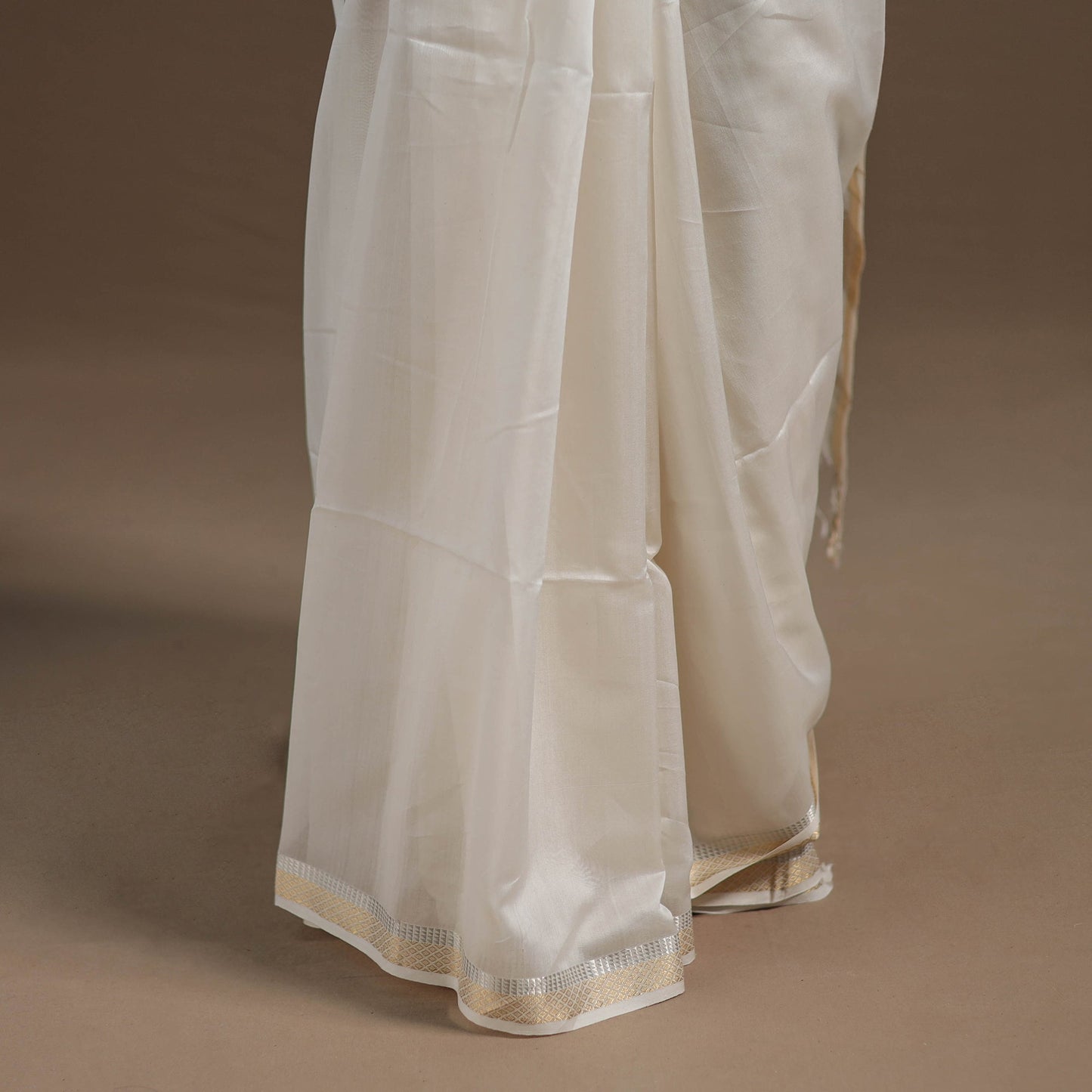 Buy Traditional Handloom Maheshwari Silk Saree Online