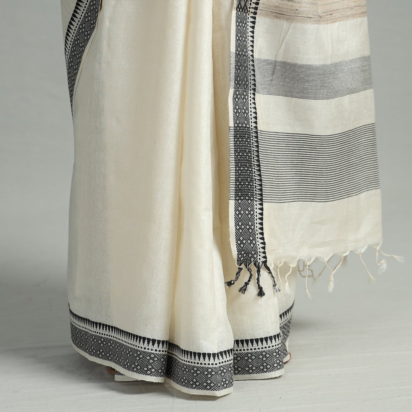 White - traditional vidarbha tussar silk handloom saree