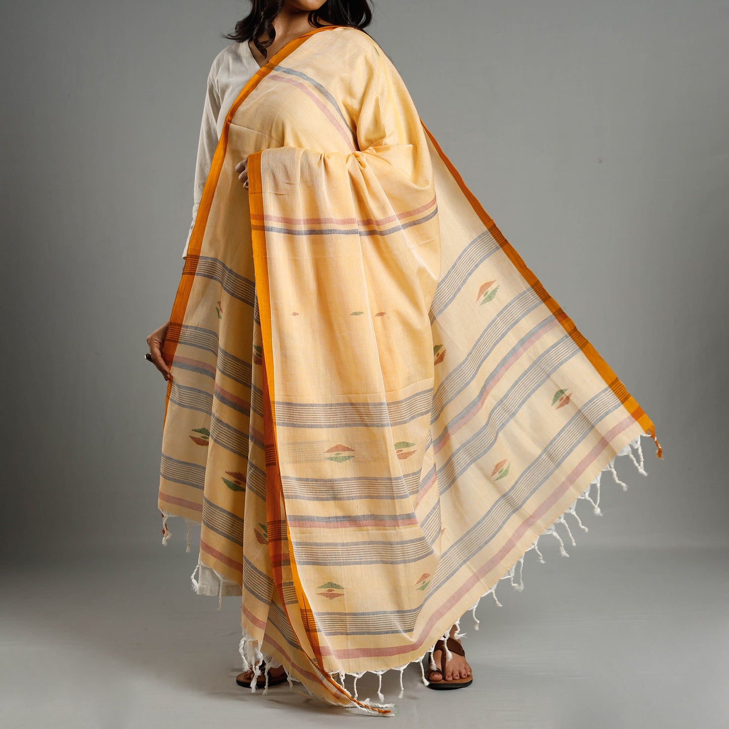  Assam Weave Handloom Cotton Thread Buti Dupatta with Tassels Online at iTokri.com
