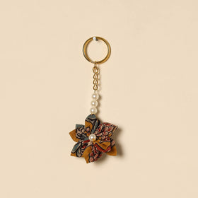 Beaded fabart flower keychain 08 - handcrafted