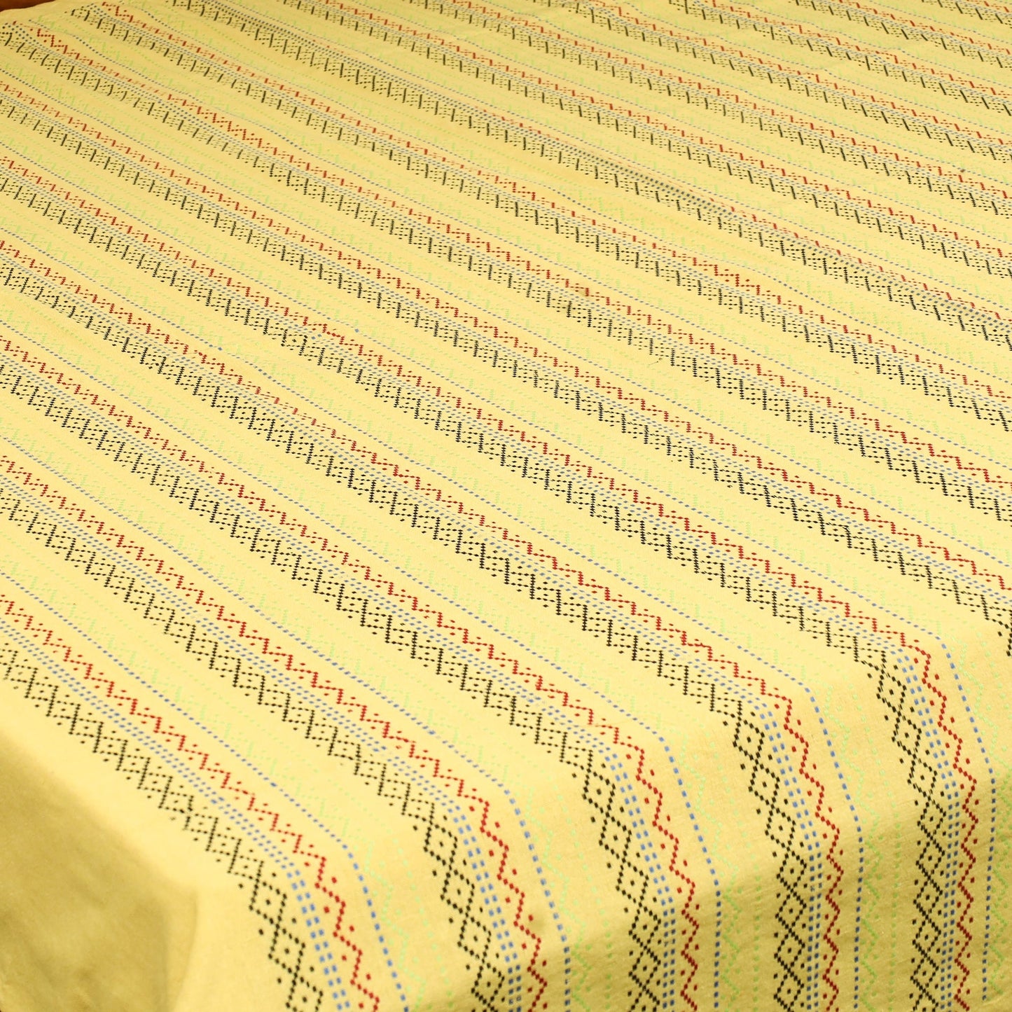 Bijnor pure handloom cotton double bed sheet (108 x 90 in)