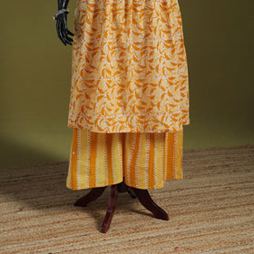 Yellow - flared cotton hand batik suit set (set of 2) 05