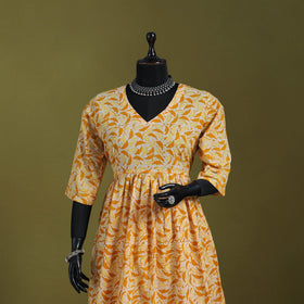 Yellow - flared cotton hand batik suit set (set of 2) 05