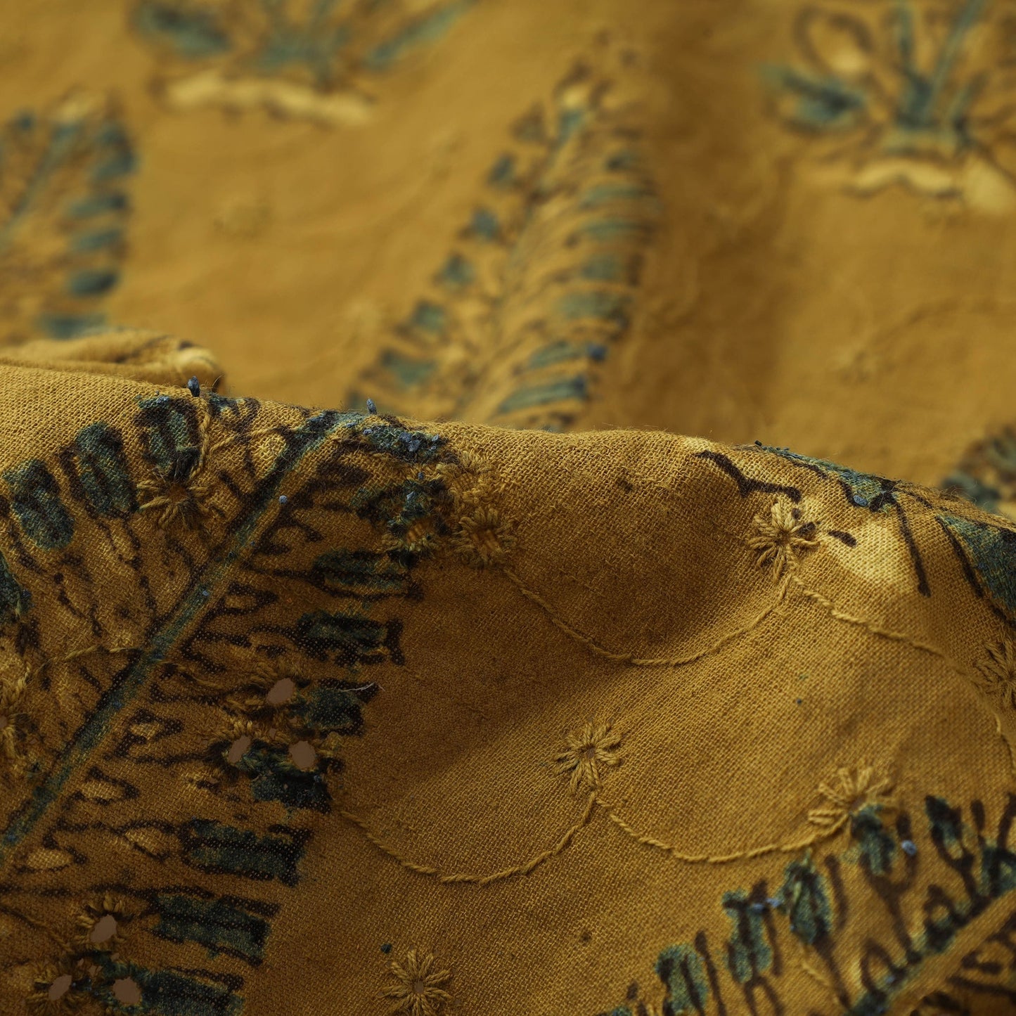 Hakoba natural dyed cotton fabric 01 - handcrafted