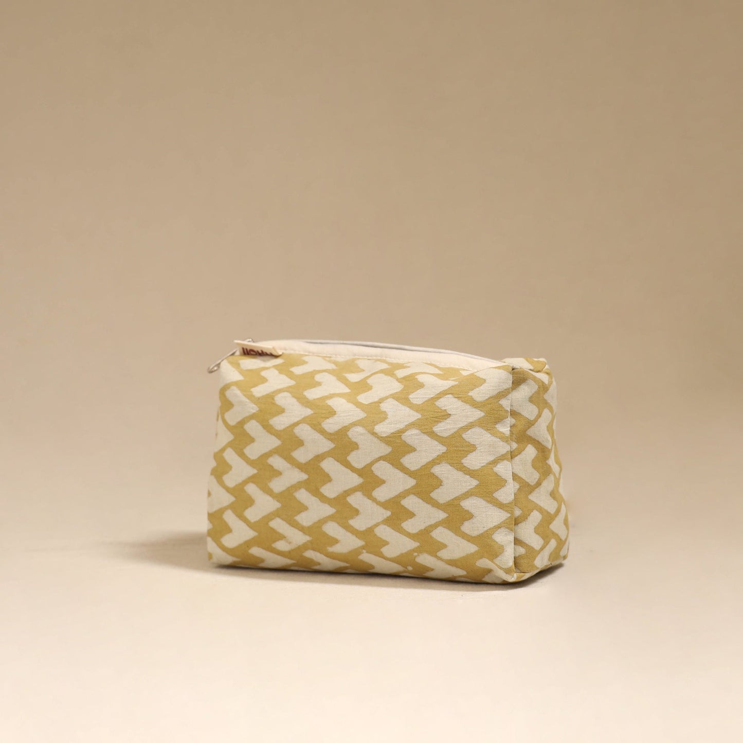 Handcrafted fabric toiletry bag 03