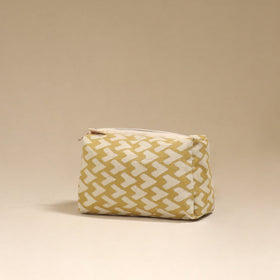 Handcrafted fabric toiletry bag 03