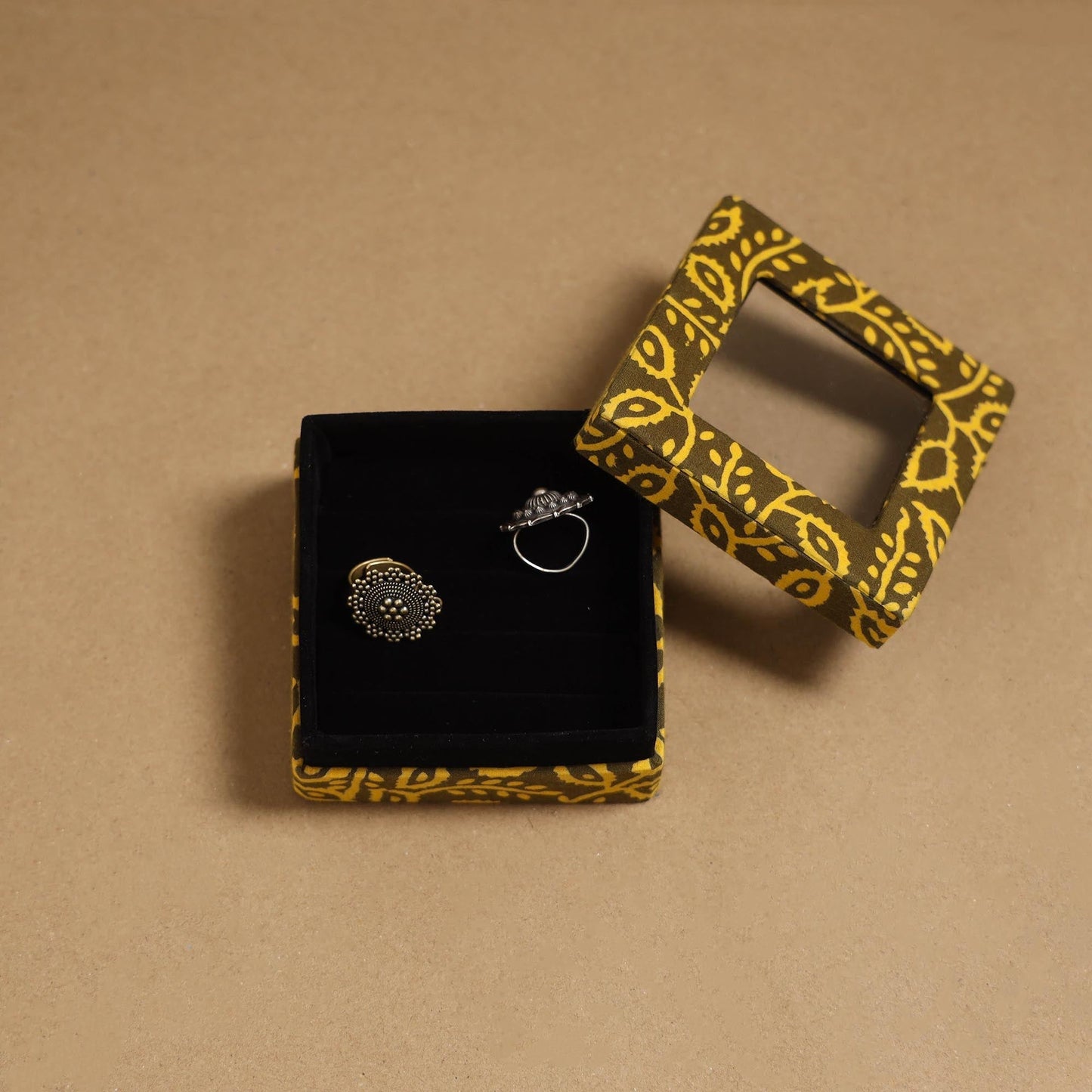 Handcrafted printed fabric ring/earring box 28
