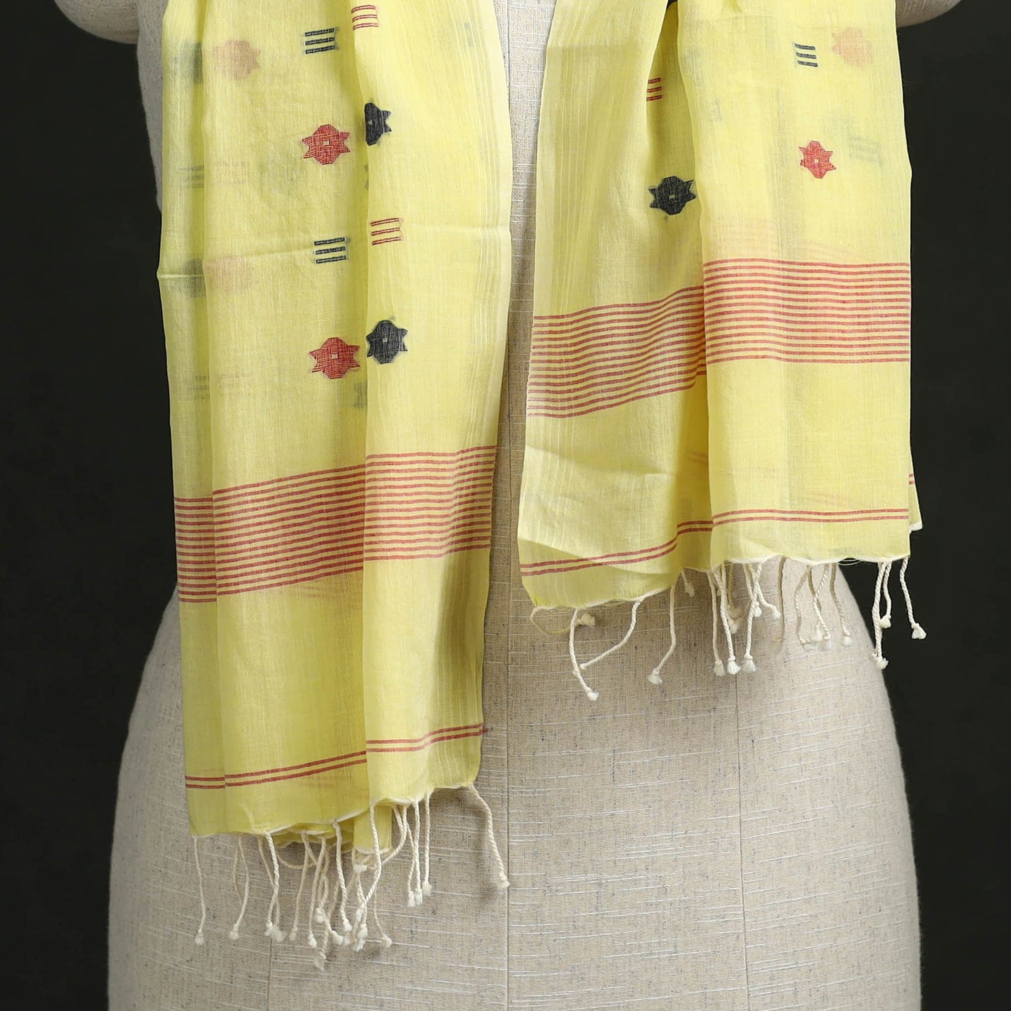 Handloom cotton burdwan jamdani stole with tassels 09