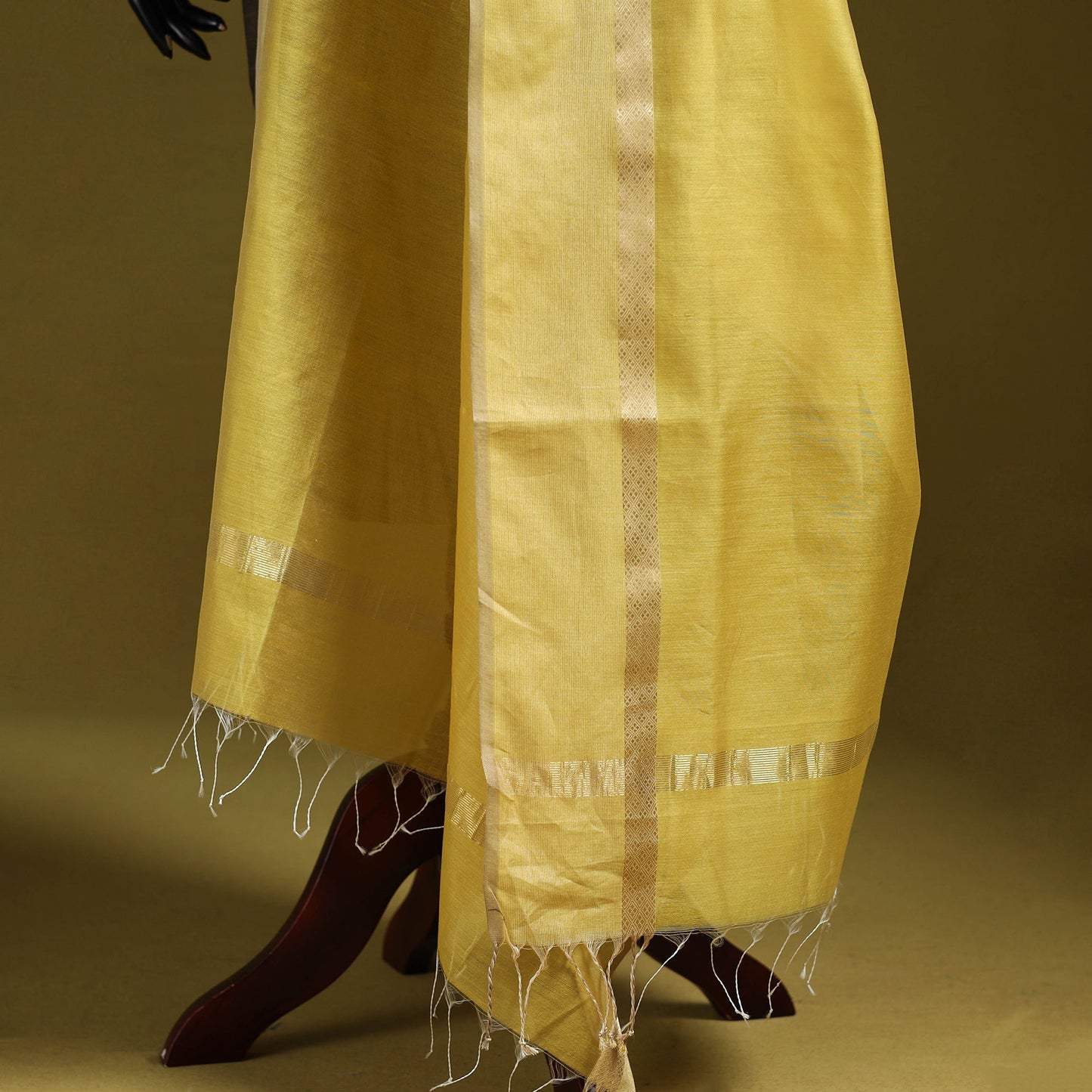 Handloom silk cotton maheshwari dupatta with zari border 11
