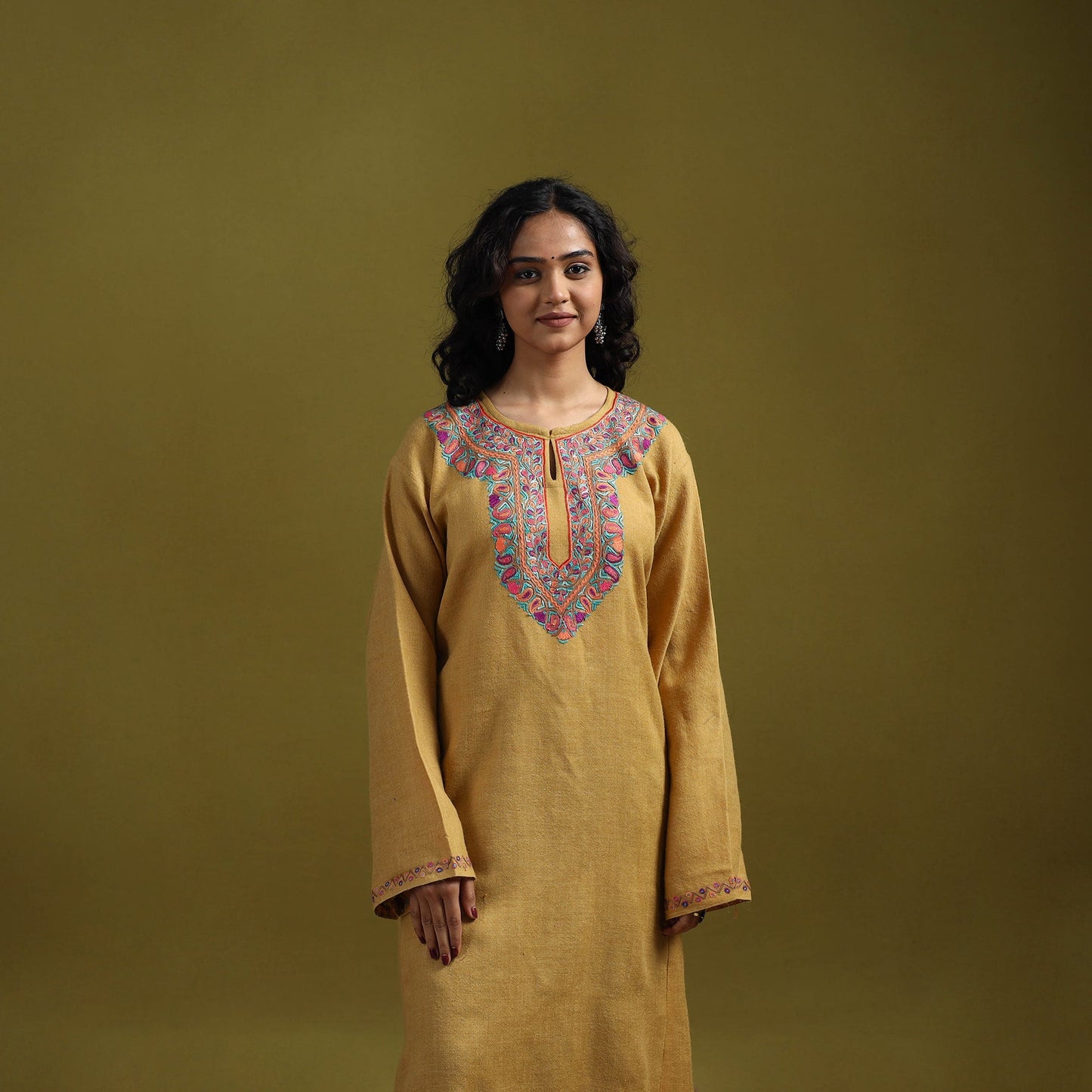 Handwoven aari hand embroidered kashmiri merino wool pheran