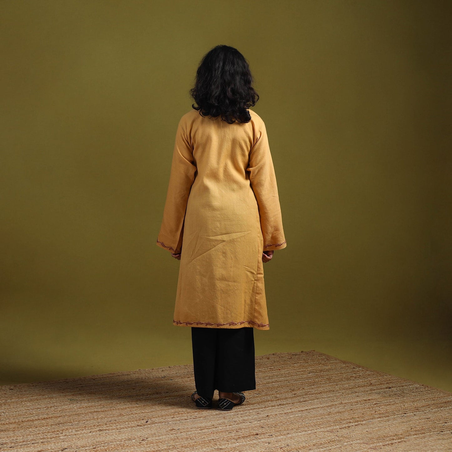 Handwoven aari hand embroidered kashmiri merino wool pheran