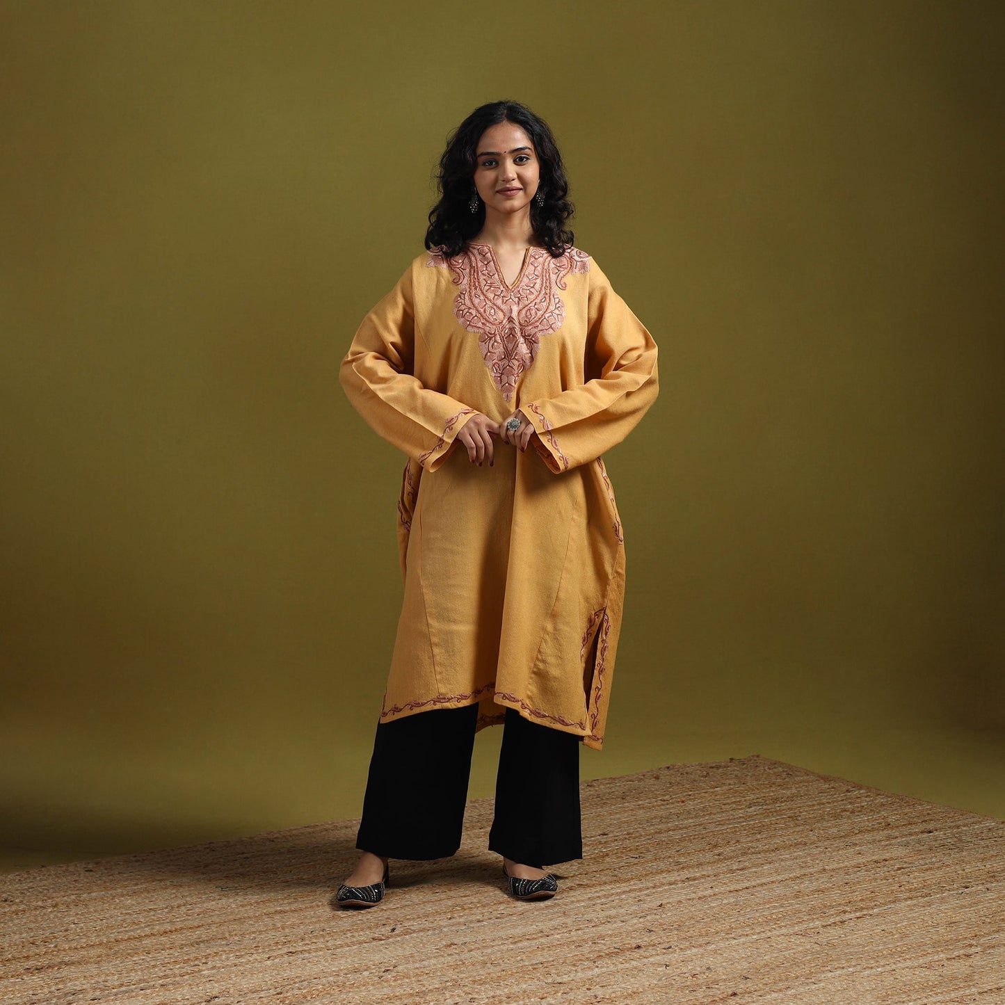 Handwoven aari hand embroidered kashmiri merino wool pheran