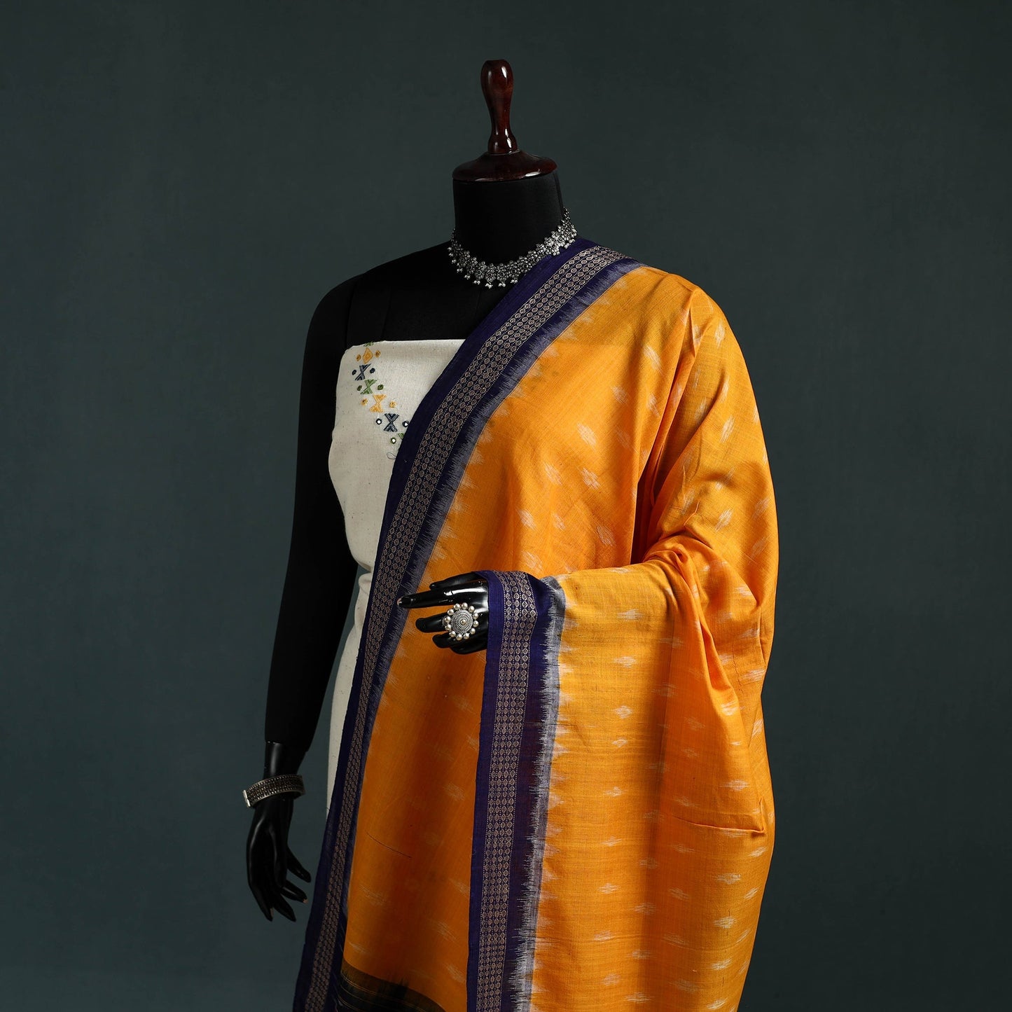 Ikat handloom cotton sambalpuri dupatta 14 - handcrafted