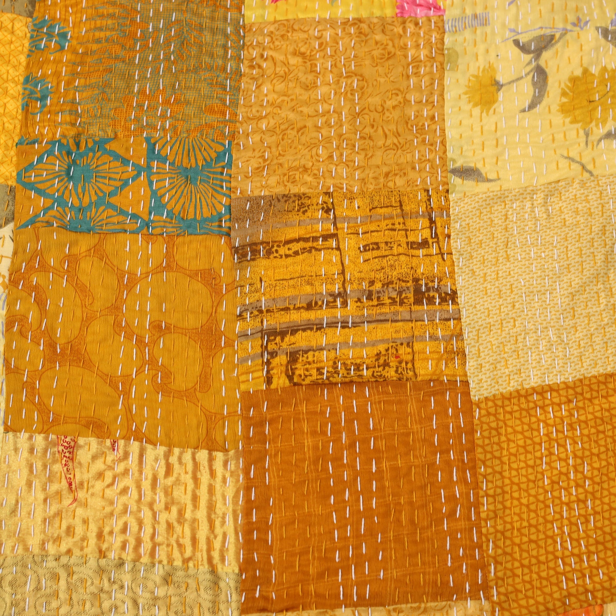 Khambadiya tagai patchwork quilt / gudri / blanket (109 x