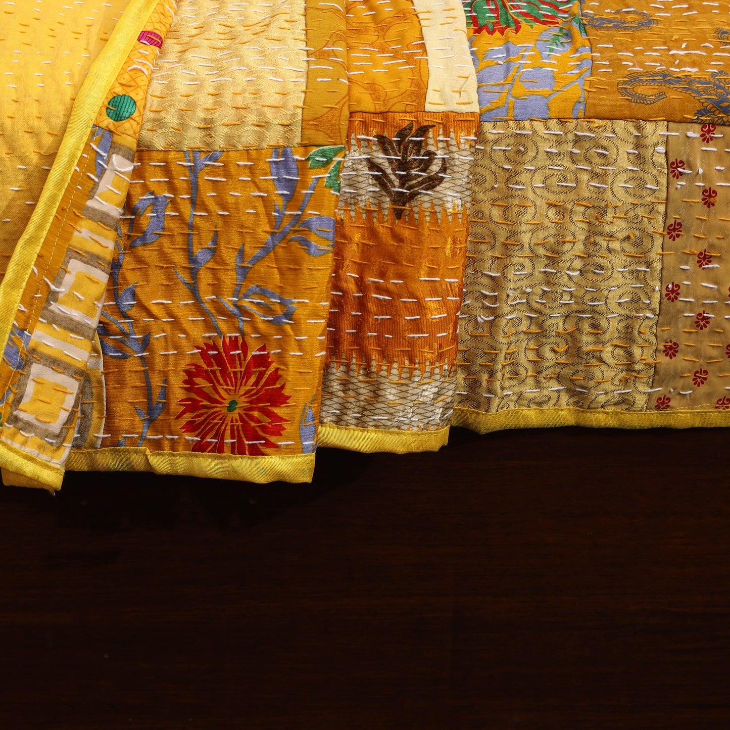 Khambadiya tagai patchwork quilt / gudri / blanket (109 x