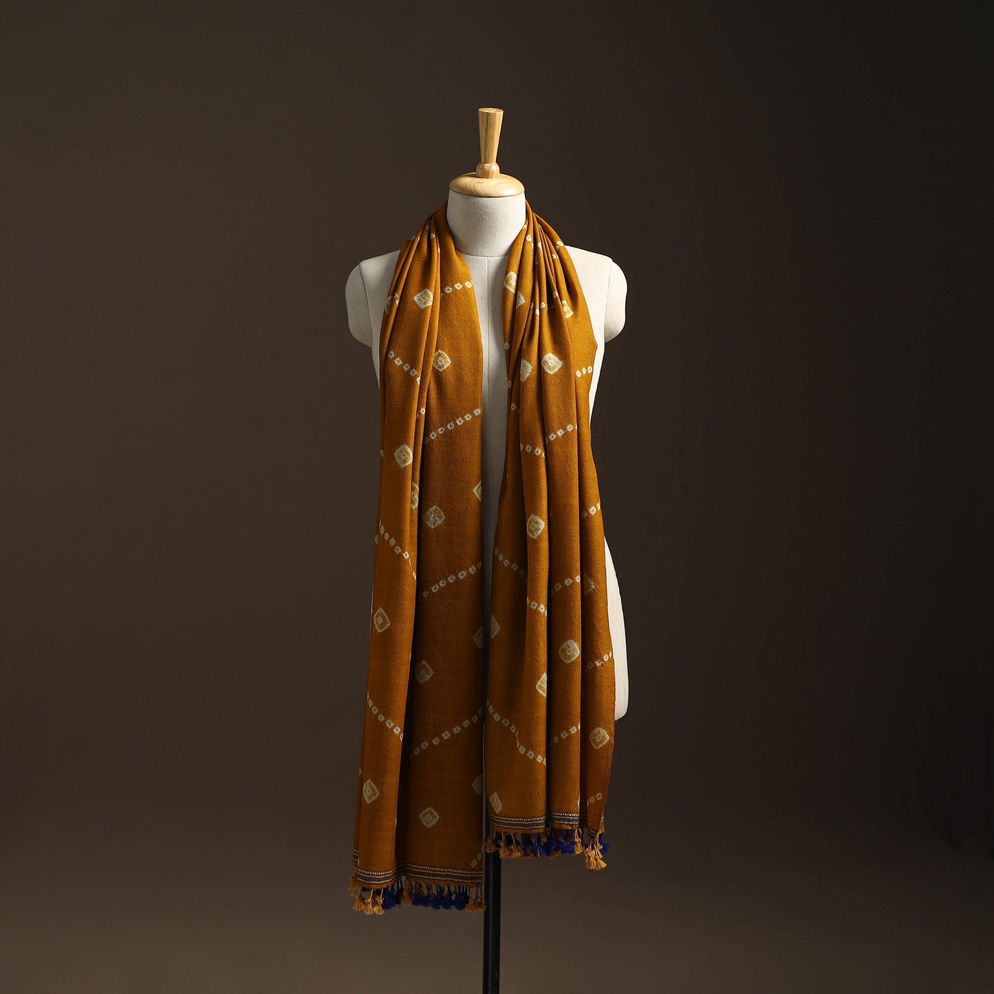 Kutch handwoven bandhani woolen shawl 60 - handcrafted