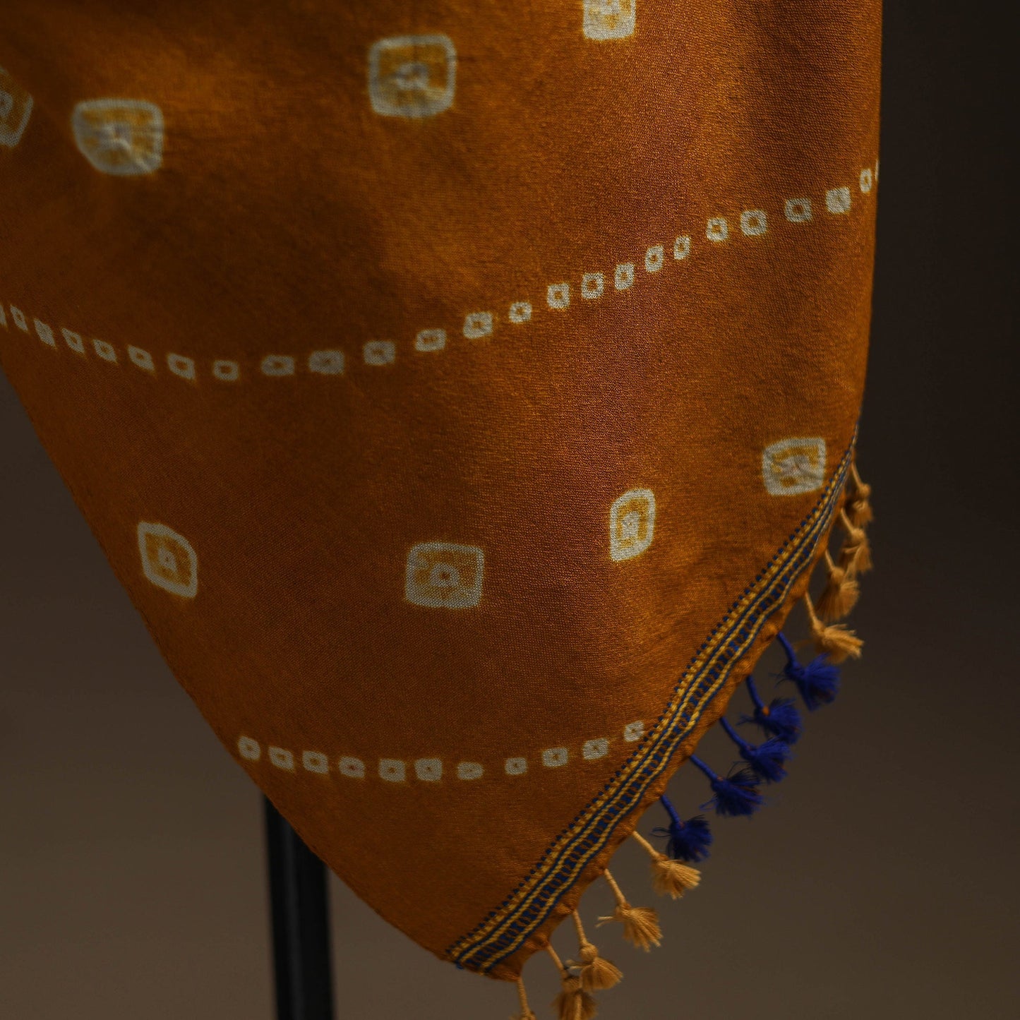 Kutch handwoven bandhani woolen shawl 60 - handcrafted